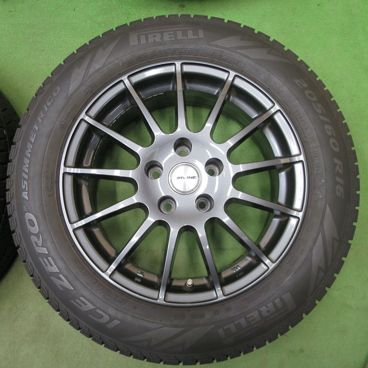 バリ溝！23年！キレイ！8.5分◎BMW 等 IRVINE F01 205/60R16 スタッドレス ピレリ アイスゼロ アシンメトリコ アーヴィン 16インチ PCD112/5H◎6092804NGス