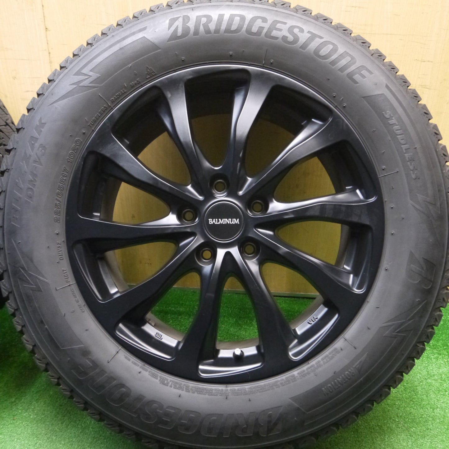[送料無料] キレイ！20年★スタッドレス 225/65R17 ブリヂストン ブリザック DM-V3 BALMINUM バルミナ 17インチ PCD114.3/5H★4122709Hス