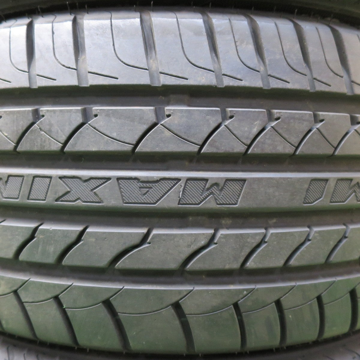 [送料無料] バリ溝！24年！ほぼ10分★245/50R18 マックストレック マキシマス M1 タイヤ 18インチ フーガ セルシオ シーマ 等★5010810イノタ