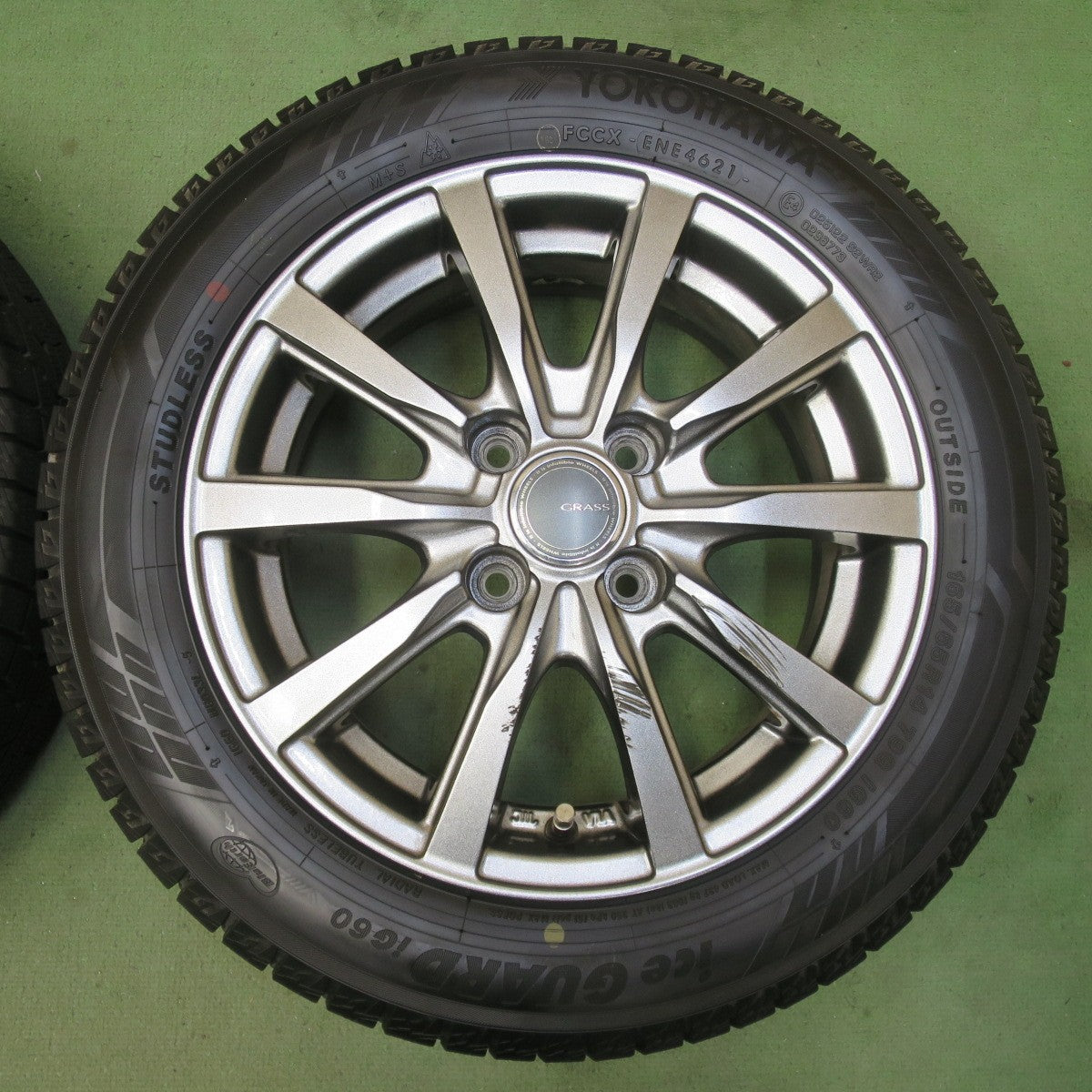 バリ溝！キレイ！9.5分以上★スタッドレス 165/65R14 ヨコハマ アイスガード iG60 GRASS グラス 14インチ PCD100/4H★6051803イス