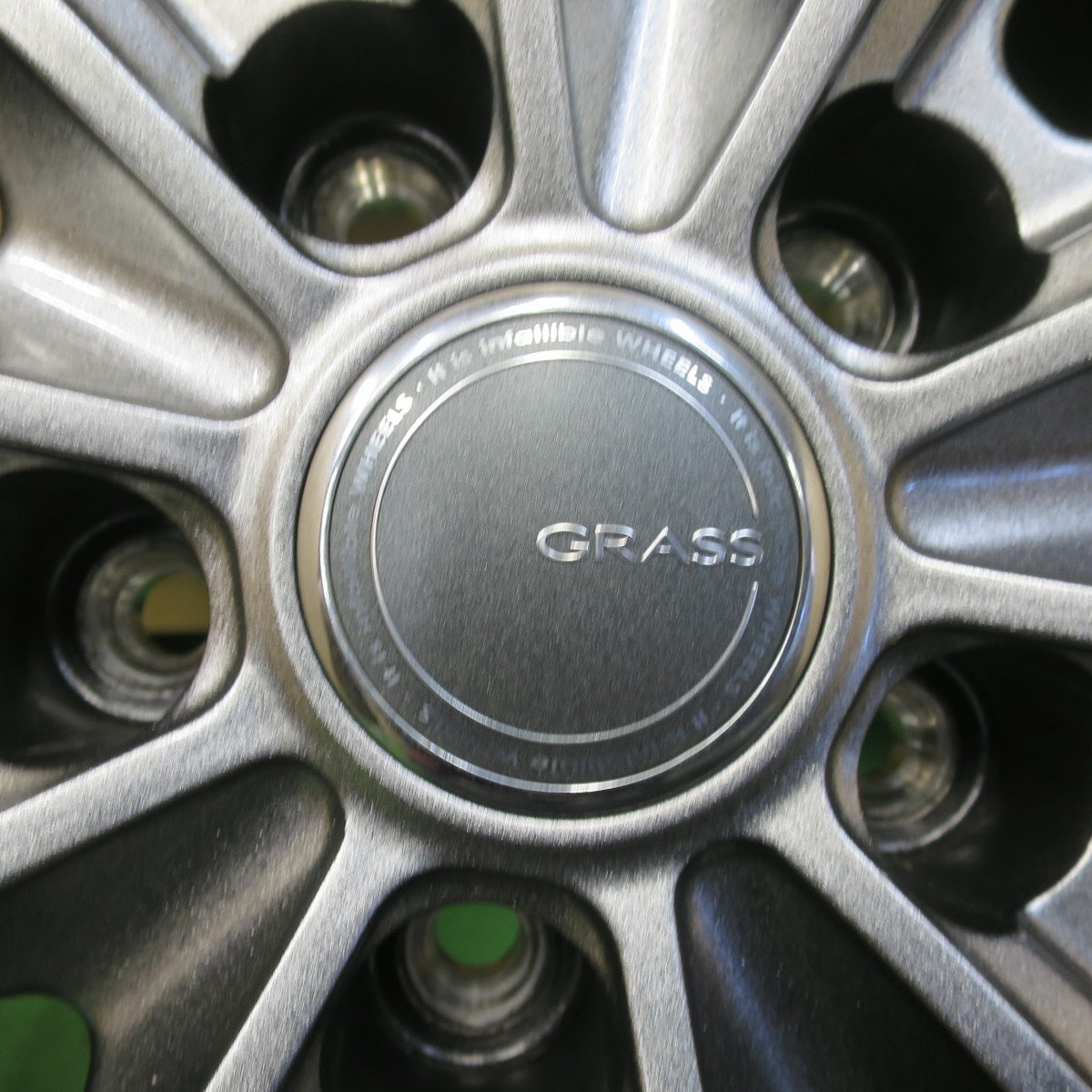 バリ溝！21年！キレイ！ほぼ10分★スタッドレス 215/60R16 ヨコハマ アイスガード iG60 GRASS グラス 16インチ PCD114.3/5H★5111411イス