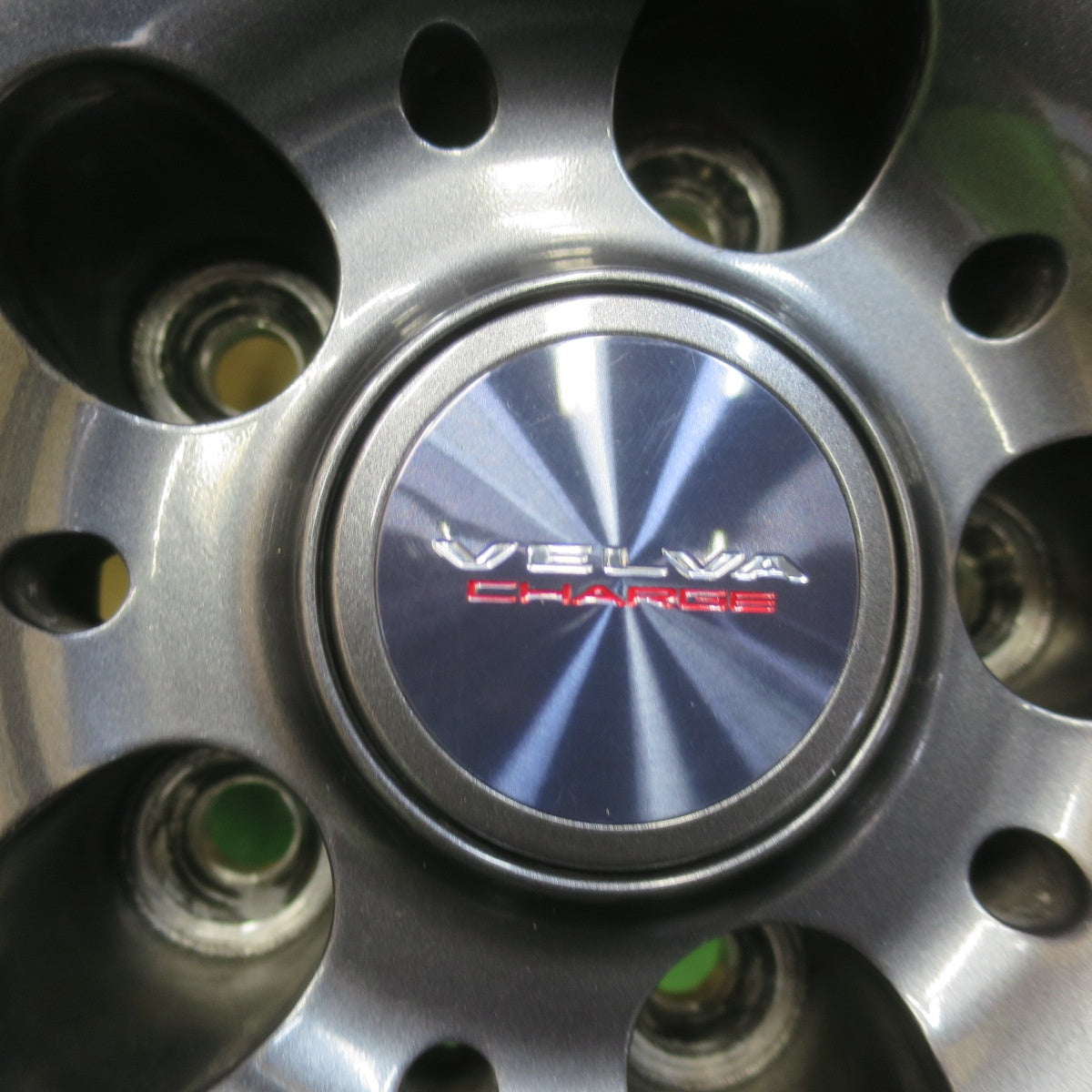 バリ溝！キレイ！9.5分★スタッドレス 225/60R18 ダンロップ ウインターマックス SJ8 SJ8+ VELVA CHARGE ヴェルヴァ チャージ 18インチ PCD114.3/5H★6012905イス
