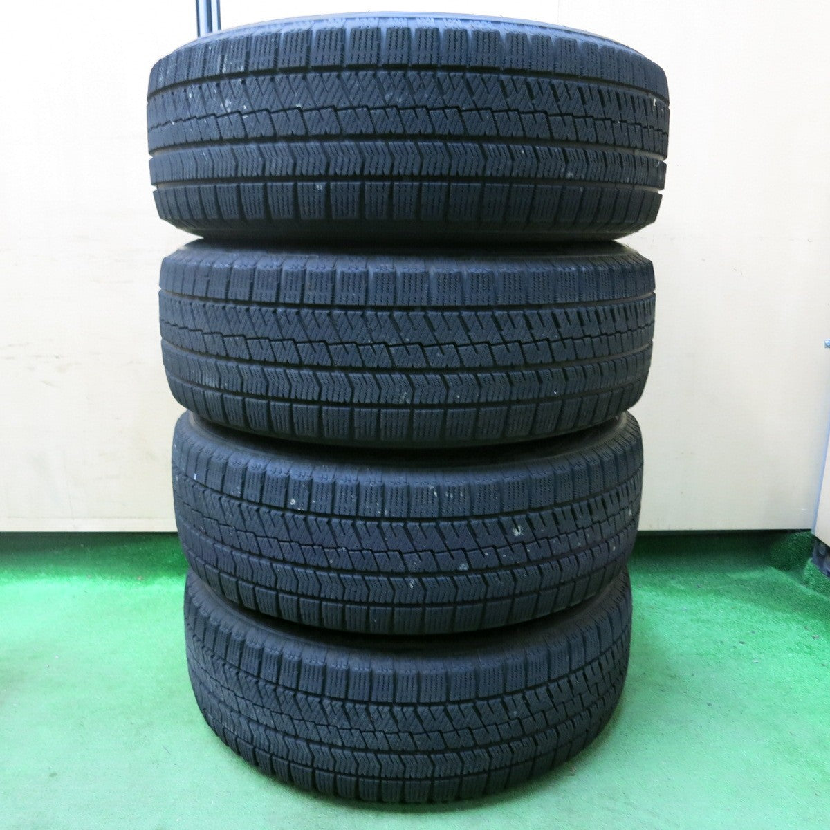 [送料無料] バリ溝！8.5分★スタッドレス 215/65R16 ブリヂストン ブリザック VRX2 AIZE 16インチ PCD114.3/5H★4102901SYス