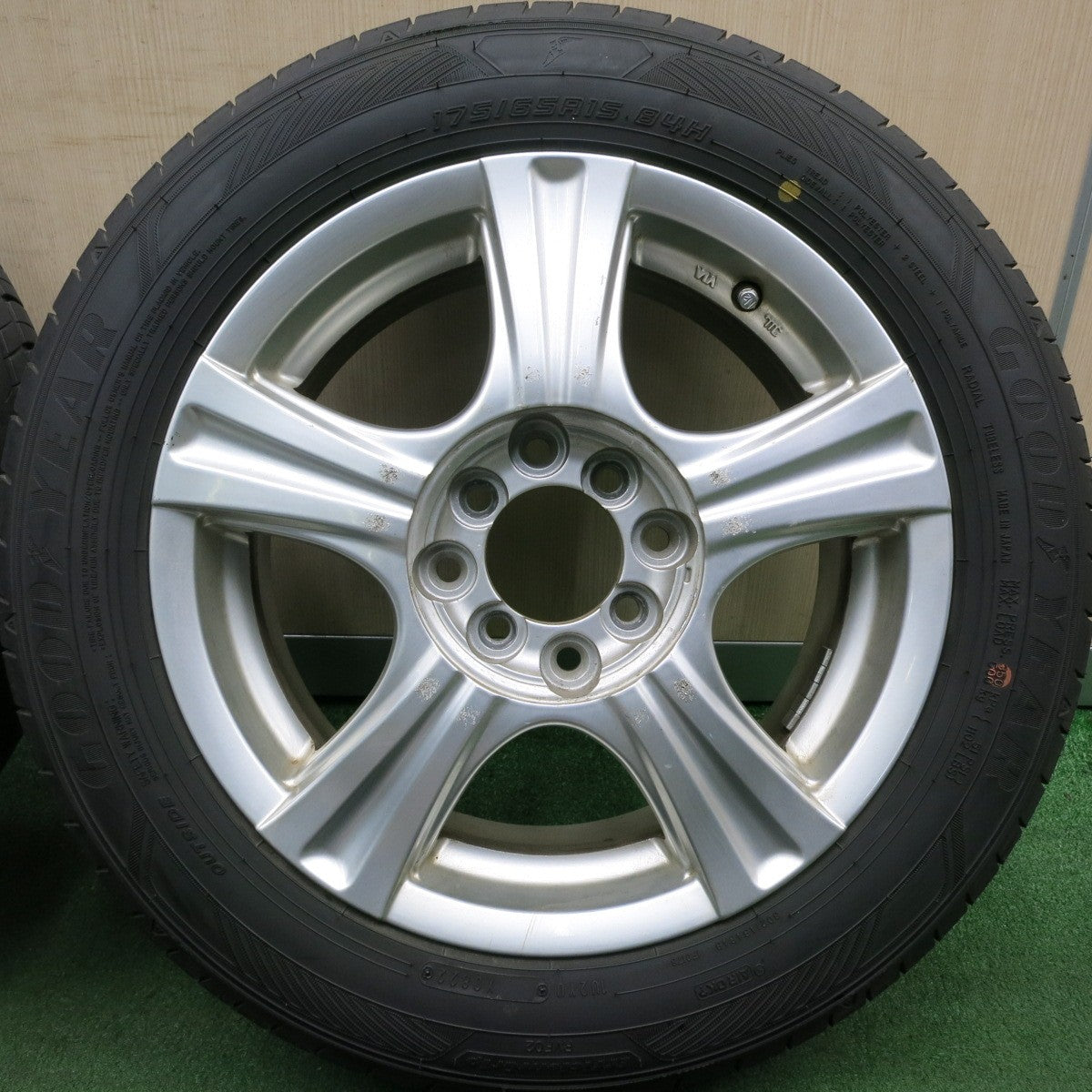 *送料無料* バリ溝！22年！9.5分★175/65R15 グッドイヤー EfficientGrip RVF02 社外 アルミ 15インチ PCD100 114.3/4H マルチ★4050102HAノ