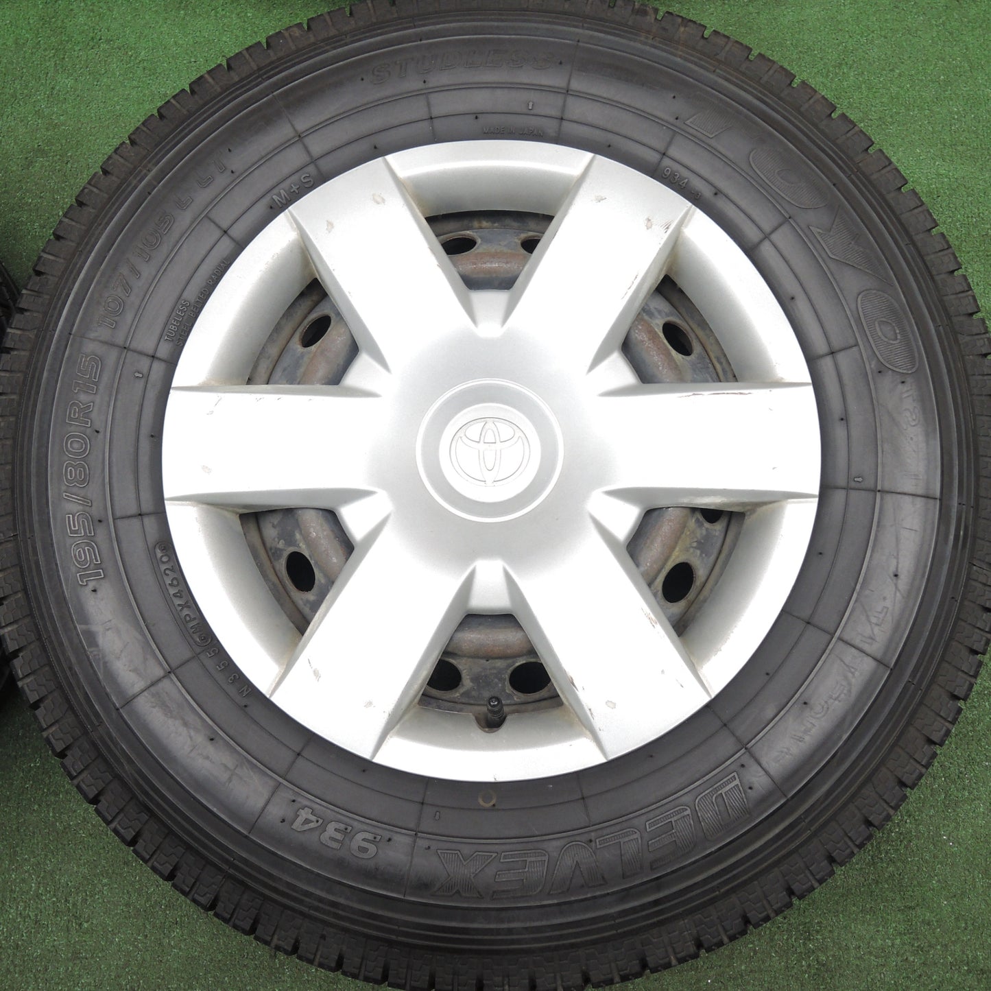 *送料無料* バリ溝！20年！9.5分★トヨタ 200系 ハイエース 純正 スチール 195/80R15 トーヨー デルベックス 934 15インチ PCD139.7/6H★4031601HAス