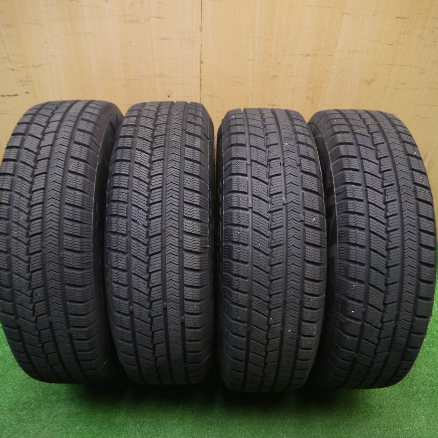 [送料無料] バリ溝！23年！キレイ！9.5分★プリウス等 195/65R15 スタッドレス ハイフライ Win-turi 216 EMBELY 15インチ PCD100/5H★4092006Hス