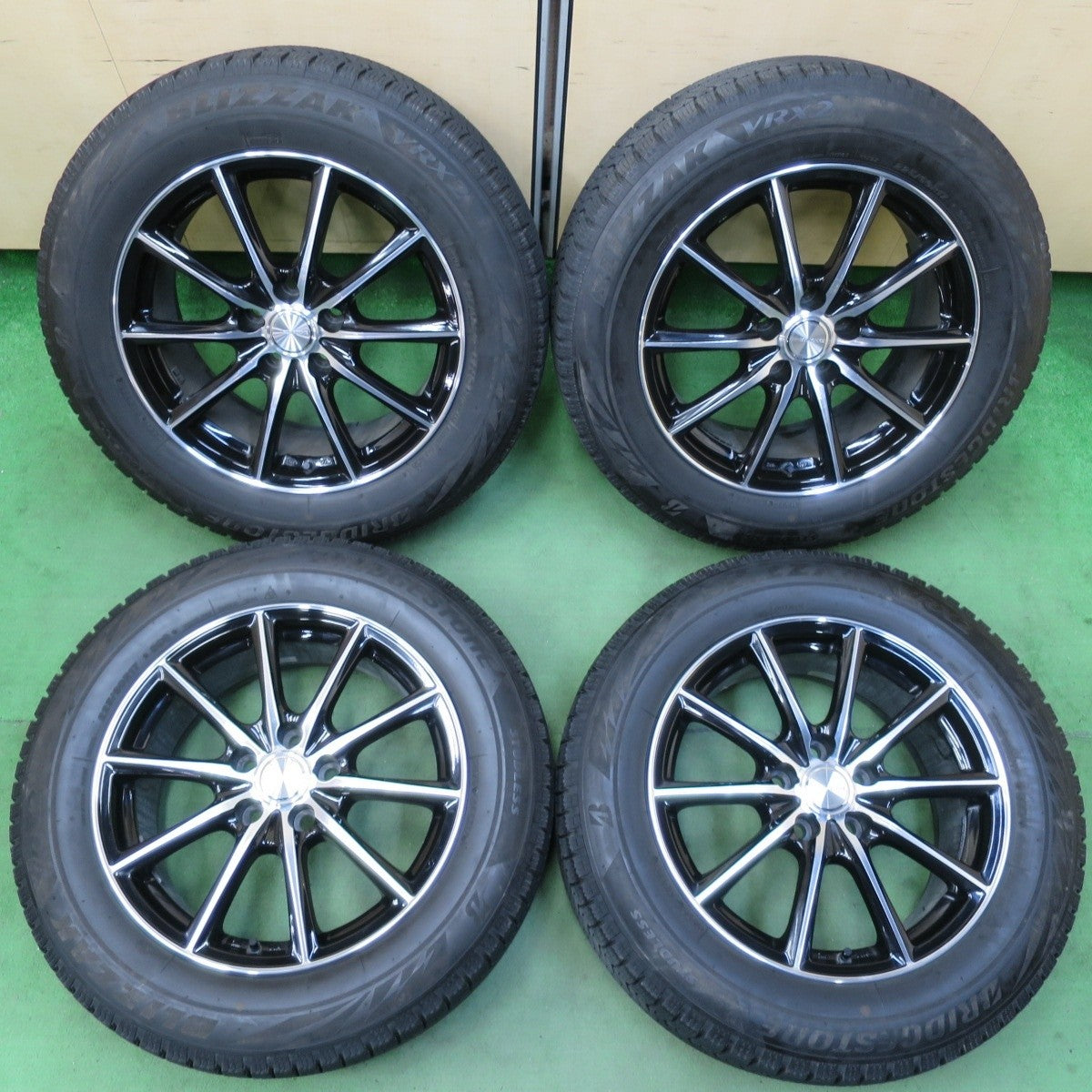 バリ溝！キレイ！9.5分★スタッドレス 225/60R17 ブリヂストン ブリザック VRX2 ECO FORME エコフォルム 17インチ PCD114.3/5H★5032406イス