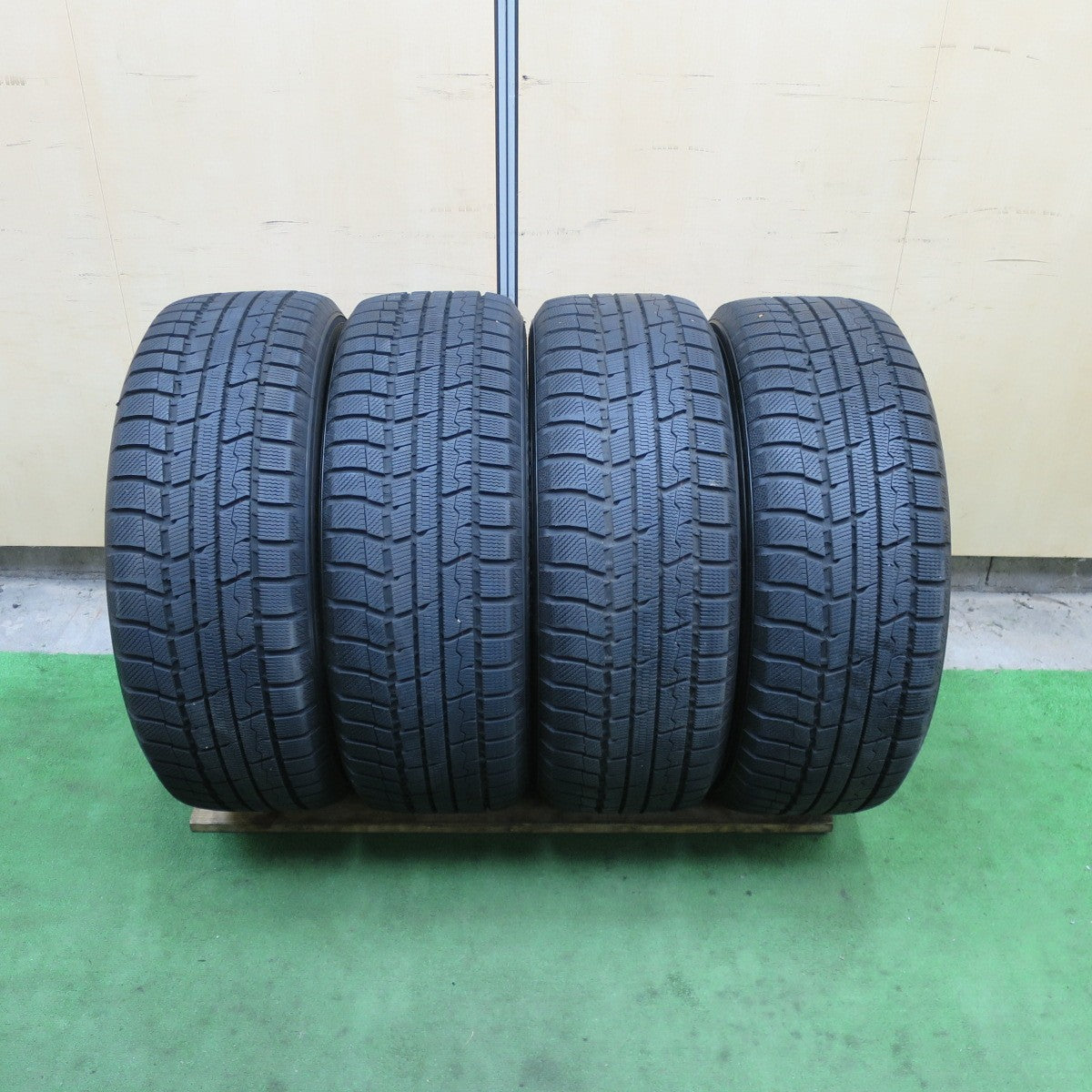 超バリ溝！22年！キレイ！9.5分以上★スタッドレス 235/55R18 トーヨー ウインター トランパス TX SIBILLA NEXT DZ-10 シビラ 18インチ PCD114.3/5H★5112104TTス