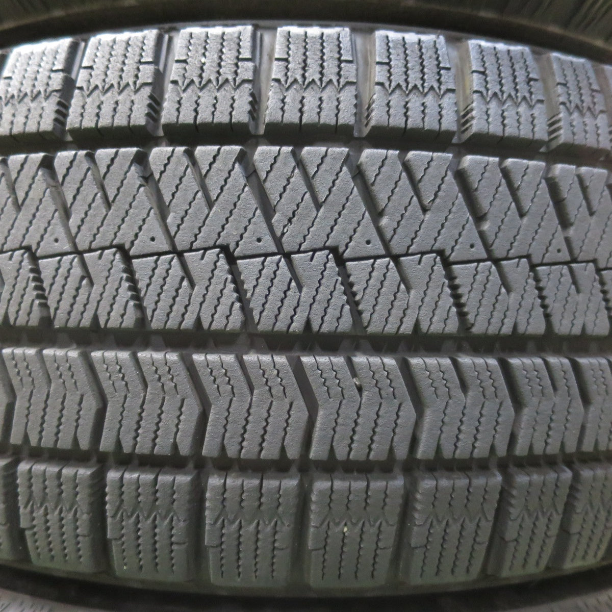 バリ溝！23年！キレイ！9.5分★スタッドレス 215/50R17 ブリヂストン ブリザック VRX2 RiZLEY ライツレー 17インチ PCD114.3/5H★5102706イス