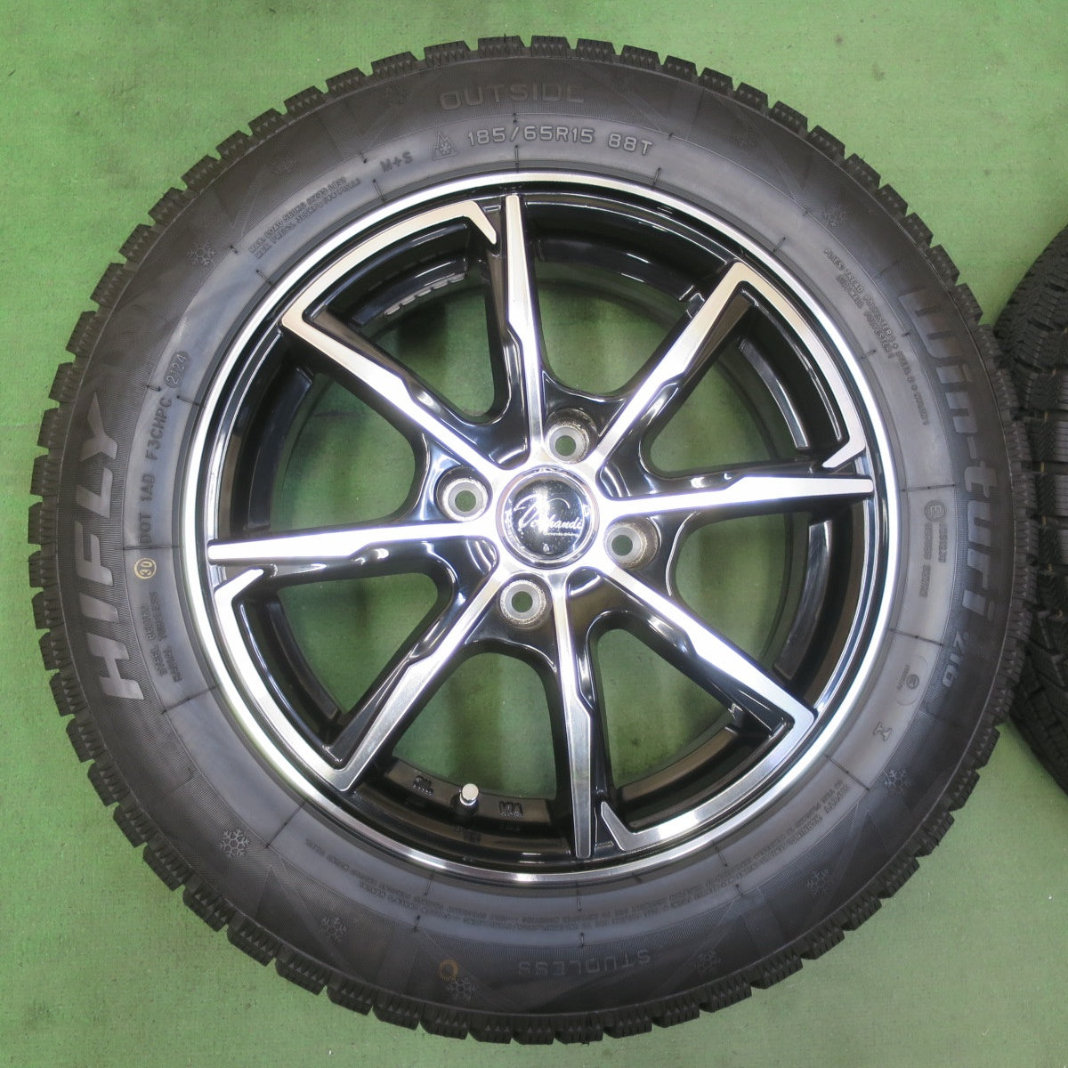 バリ溝！24年！キレイ！ほぼ10分★スタッドレス 185/65R15 ハイフライ Win-turi 216 Verthandi ヴェルサンディ ヴェルザンディ 15インチ PCD100/4H★5080403イス