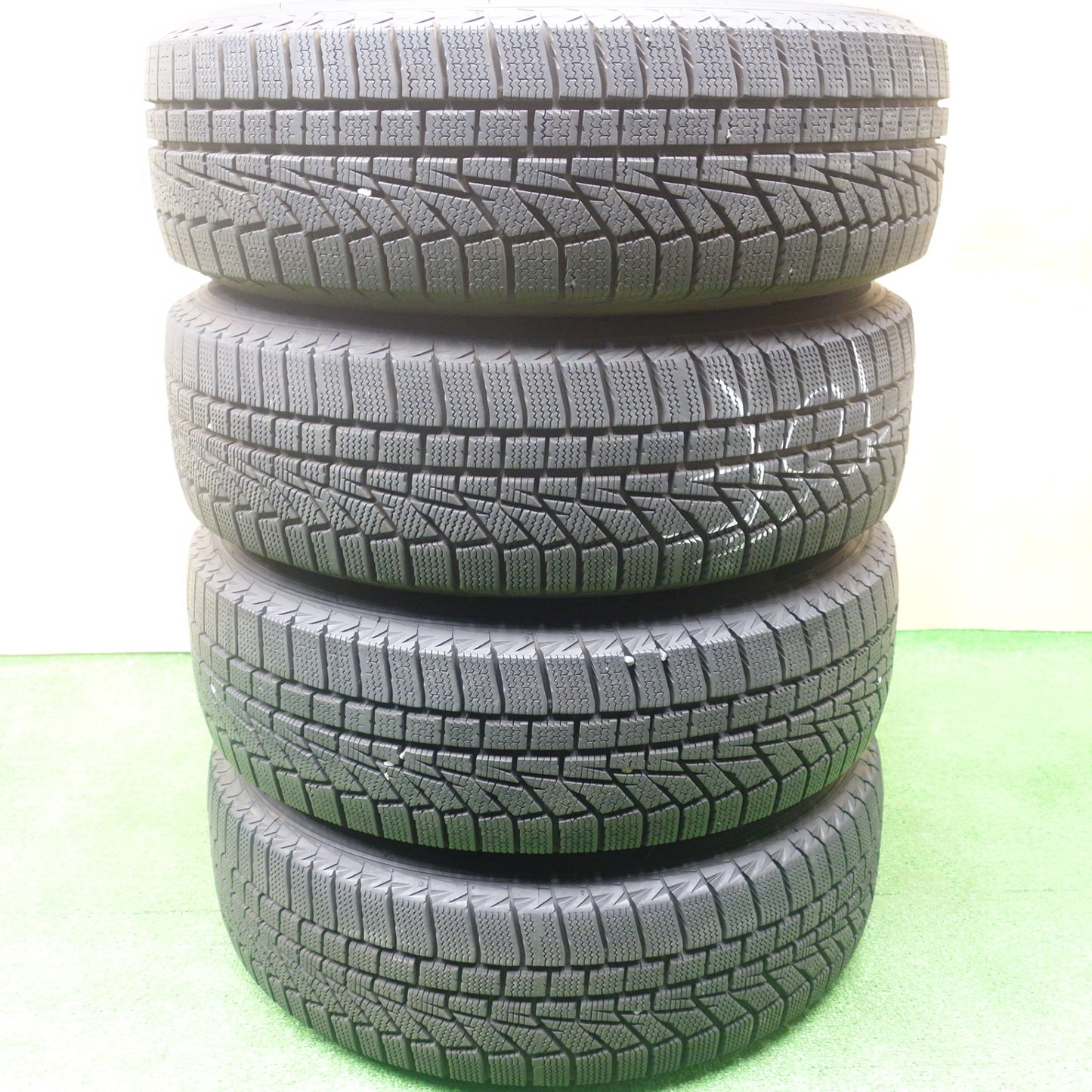 バリ溝！24年！キレイ！ほぼ10分★スタッドレス 185/70R14 ハンコック ウインター アイセプト IZ2A VELVA SPORTZ ヴェルヴァ 14インチ PCD100/4H★6011802KTス