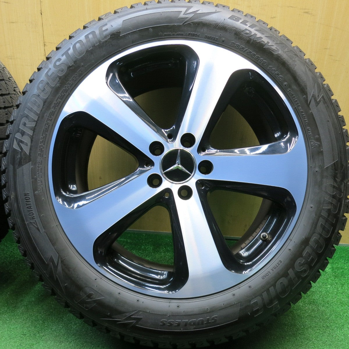 バリ溝！23年！キレイ！9.5分★ベンツ X253 GLCクラス 純正 235/55R19 スタッドレス ブリヂストン ブリザック DM-V3 19インチ PCD112/5H★6010803HAス