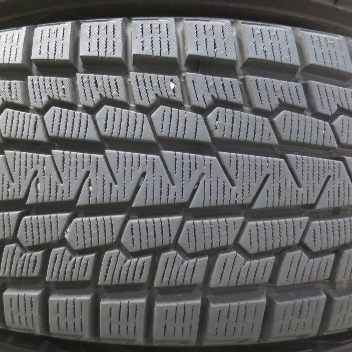 バリ溝！23年！キレイ！ほぼ10分★スタッドレス 225/65R17 ヨコハマ アイスガード G075 ESTROSA エステローザ 17インチ PCD114.3/5H★6040801イス