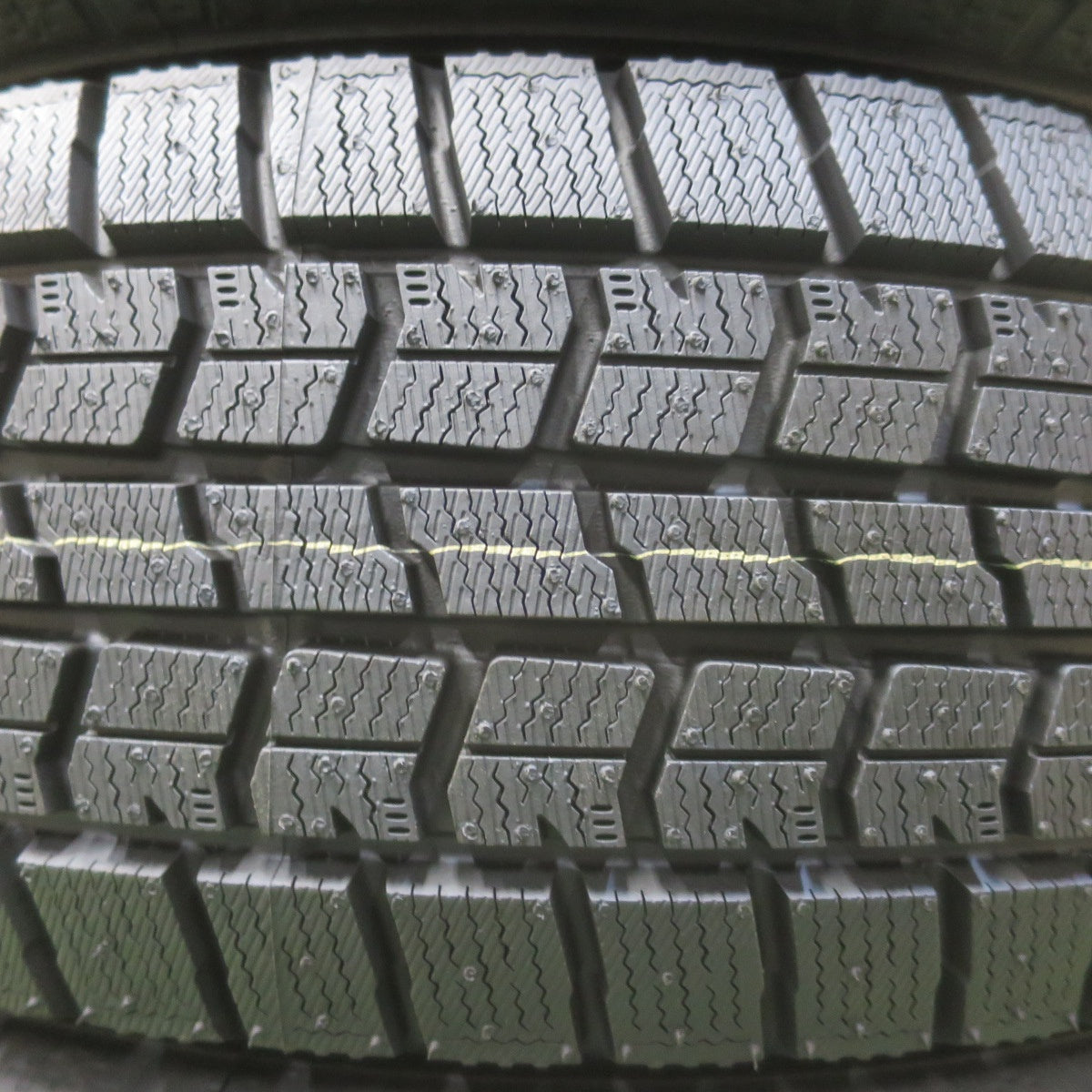 未使用！25年★スタッドレス 195/65R15 グッドイヤー アイスナビ7 タイヤ 15インチ ノア ヴォクシー ステップワゴン プリウス エスクァイア 等★6031909イスタ