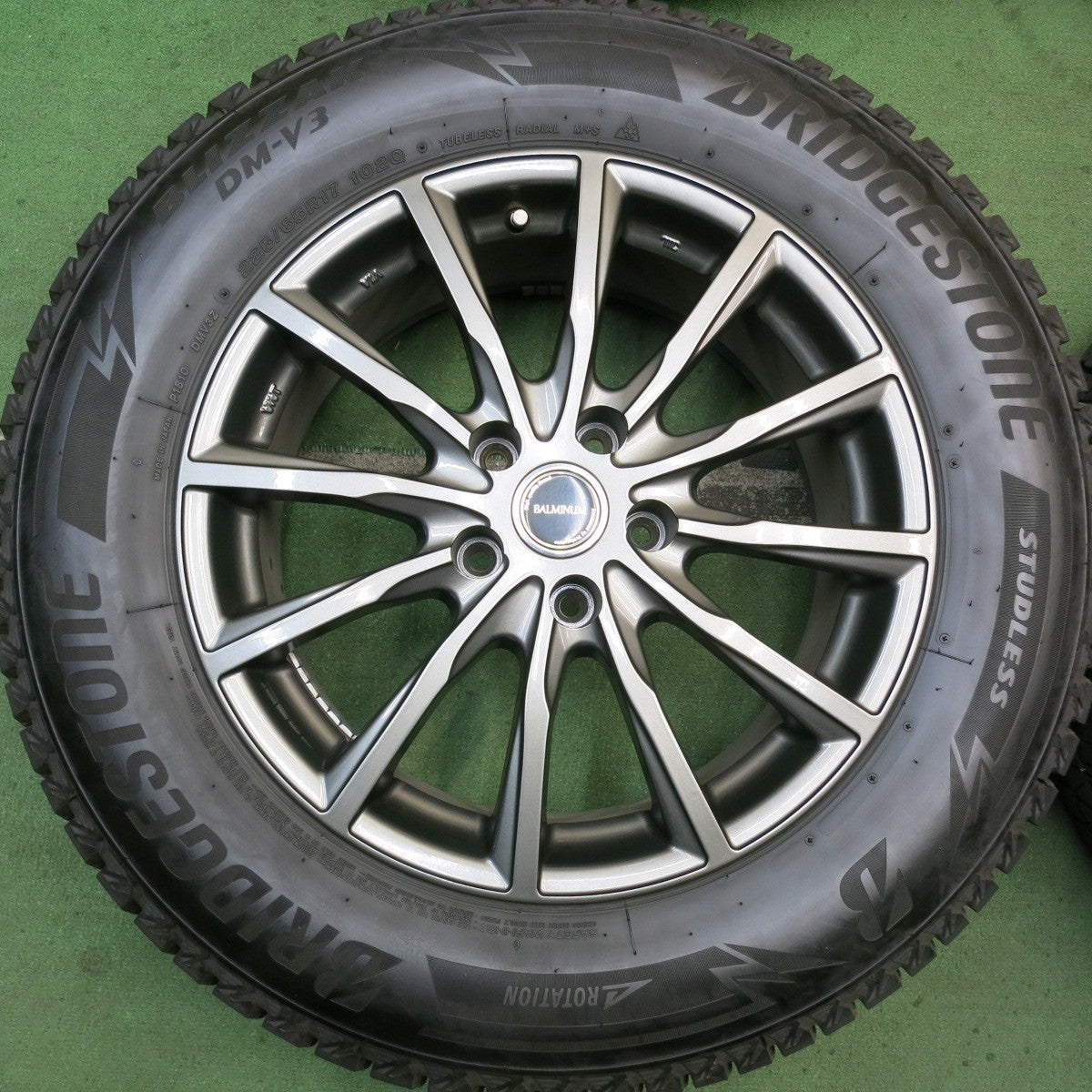 バリ溝！22年！キレイ！9.5分★スタッドレス 225/65R17 ブリヂストン ブリザック DM-V3 BALMINUM バルミナ 17インチ PCD114.3/5H★5081001HAス