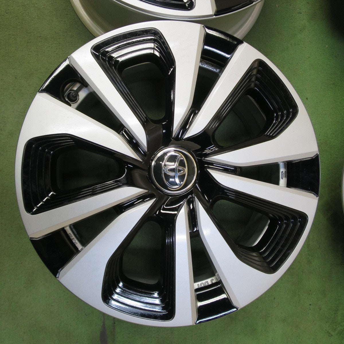 新車外し★トヨタ 50系 プリウス PHV 純正 ホイール 15インチ 15×6.5J PCD100/5H★6071501NGホ