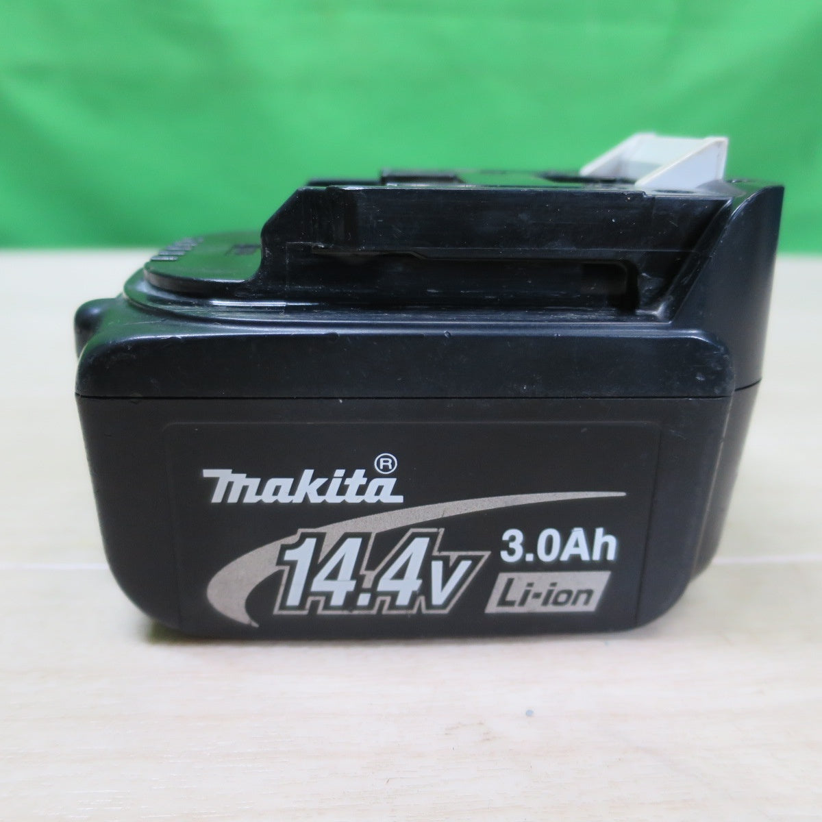 [送料無料] ☆マキタ 100mm 充電式 ディスクグラインダ GA400D 電動 工具 研摩 研磨 機 makita バッテリー 充電器 DC18RA ジャンク品☆
