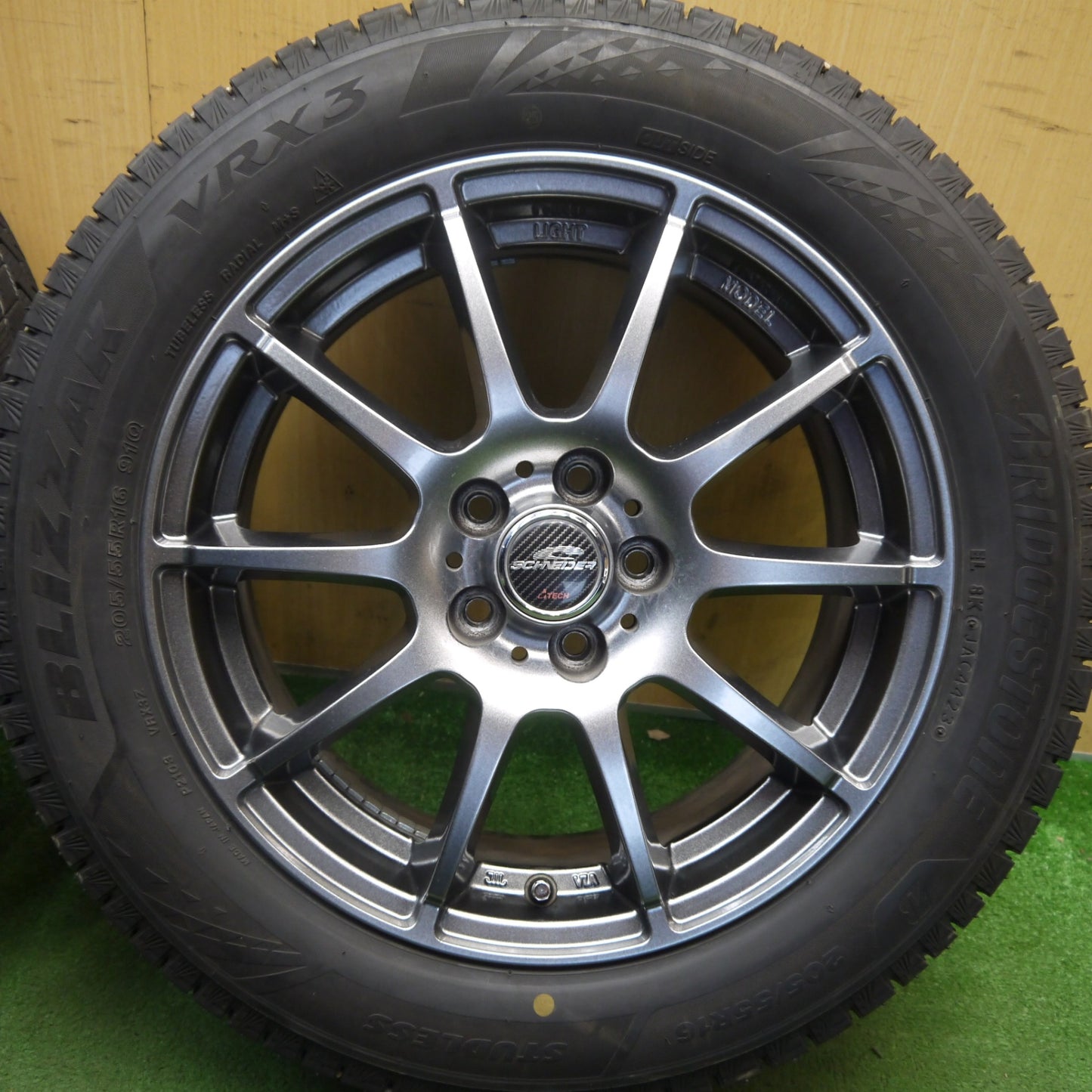 バリ溝！23年！キレイ！9.5分◎インプレッサ 等 205/55R16 スタッドレス ブリヂストン ブリザック VRX3 SCHNEIDER シュナイダー 16インチ PCD100/5H◎6062601Hス