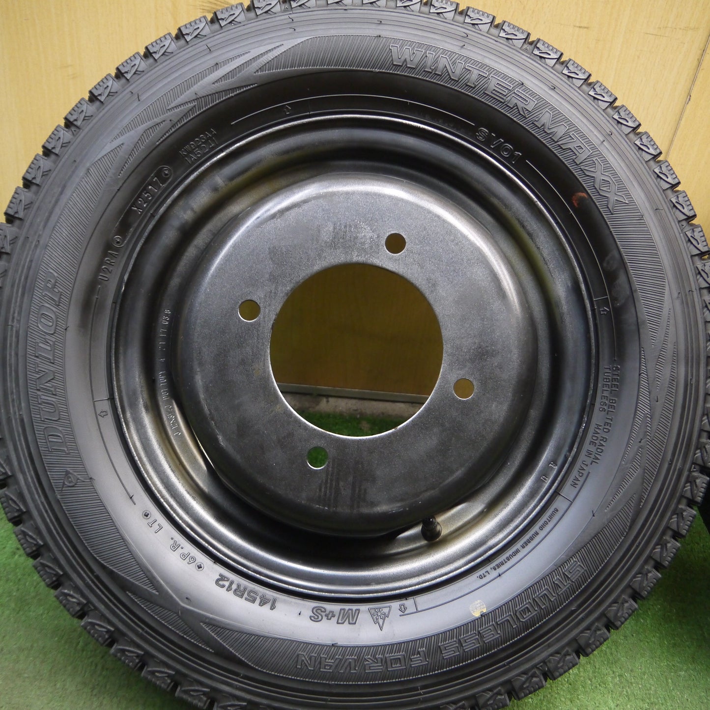 *送料無料*バリ溝！9.5分★バネット ボンゴ 純正 スチール 145R12 6PR スタッドレス ダンロップ SV01 PCD150/4H★4011201Hス