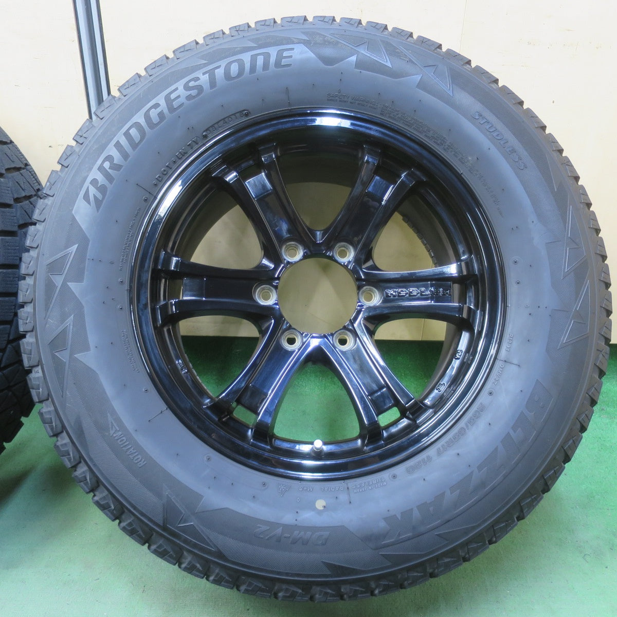 キレイ★KEELER FORCE 265/65R17 スタッドレス ブリヂストン ブリザック DM-V2 キーラーフォース 17インチ PCD139.7/6H★6051407イス
