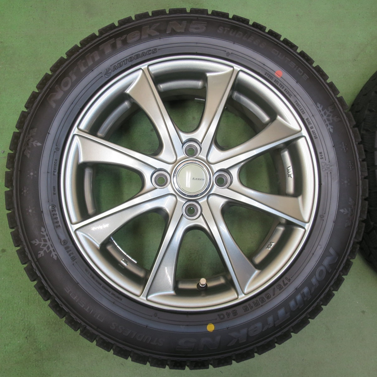 超バリ溝！23年！キレイ！ほぼ10分★スタッドレス 175/65R15 オートバックス ノーストレック N5 LEBEN レーベン 15インチ PCD100/4H★5102405イス