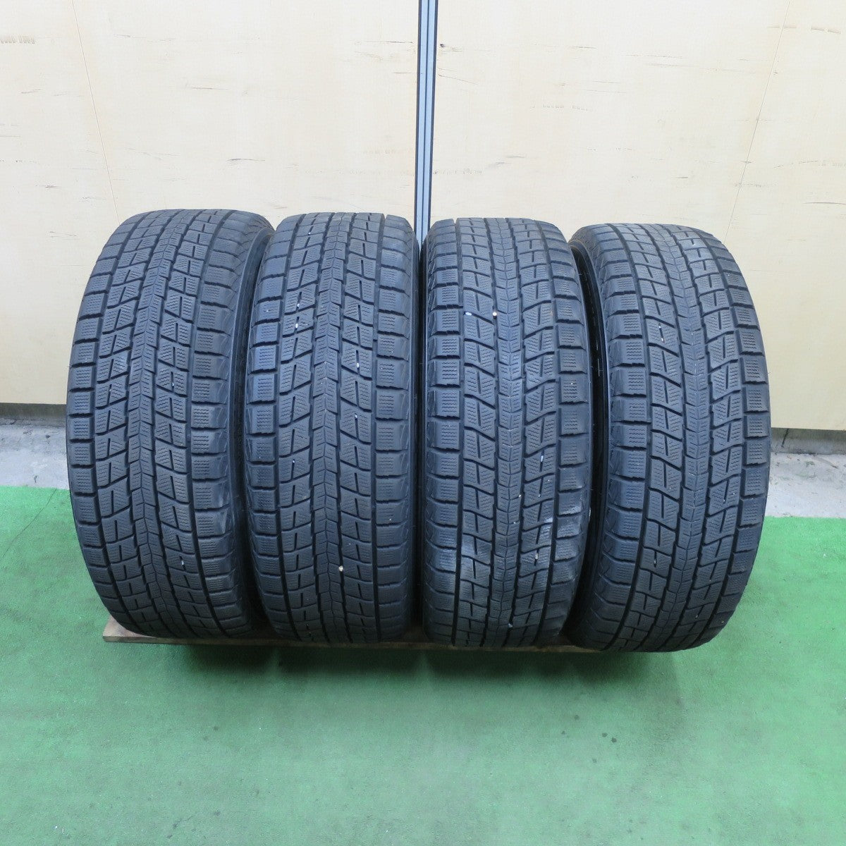 バリ溝！23年！キレイ！9.5分★スタッドレス 235/55R19 ダンロップ ウインターマックス SJ8 SJ8+ VELVA SPORTZ ヴェルヴァ 19インチ PCD114.3/5H★6022005TTス
