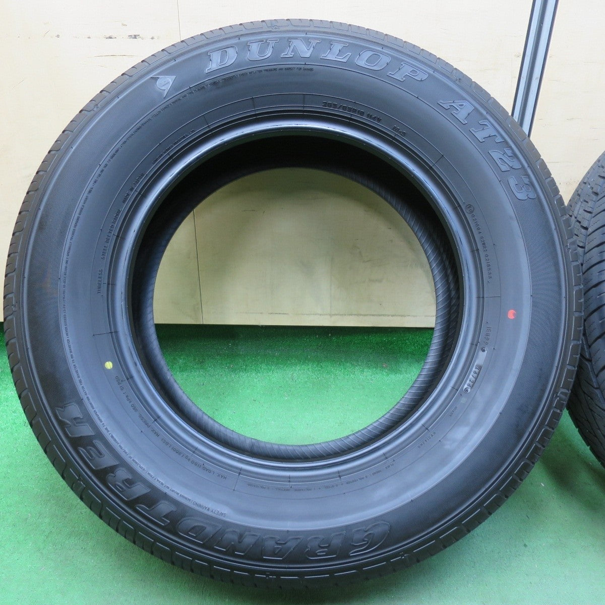 新車外し！24年★265/65R18 ダンロップ AT23 グラントレック タイヤ 18インチ ランクル 250 300 等★5010815イノタ