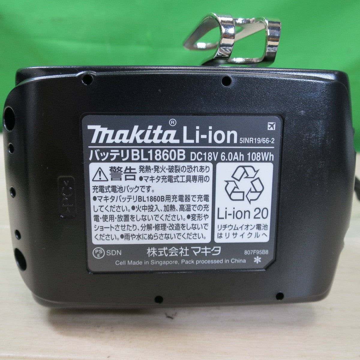 [送料無料] 未使用！バッテリー2個☆マキタ 充電式 インパクトドライバ TD173DGXAB 電動 工具 18V makita バッテリー BL1860B 充電器 DC18RF☆