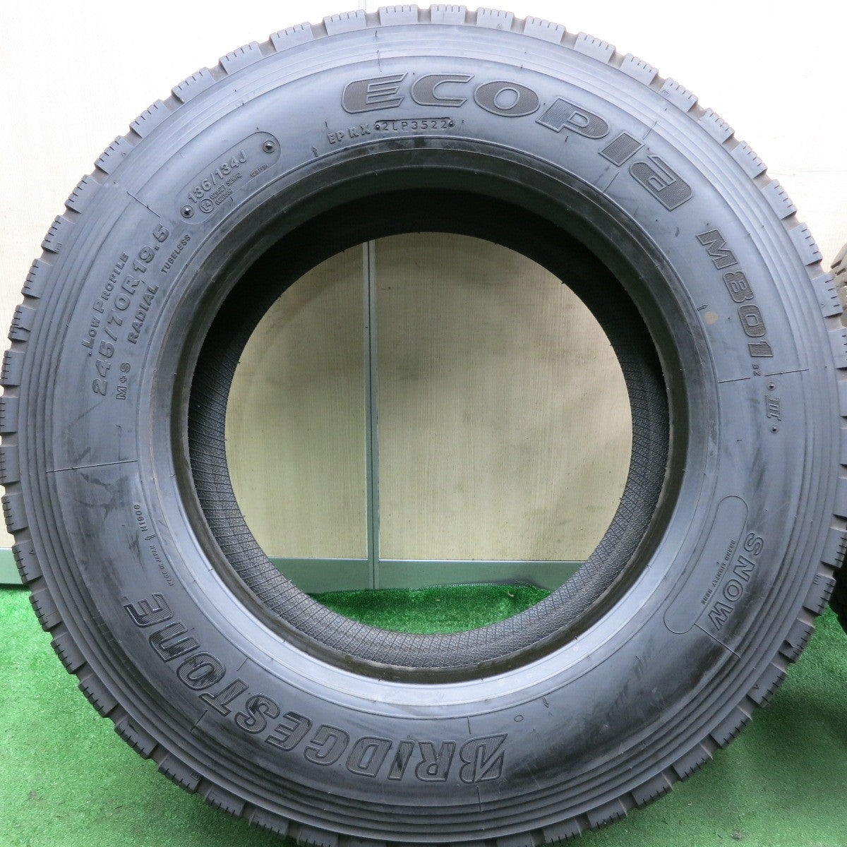 *送料無料* バリ溝！22年！9.5分★トラック タイヤ 245/70R19.5 136/134J ブリヂストン エコピア M801Ⅱ ミックス オールシーズン 19.5インチ★4071004HAノタ