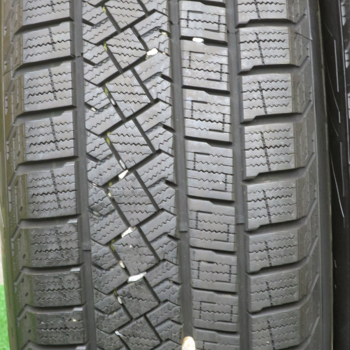 バリ溝！23年！キレイ！9.5分以上★スタッドレス 195/65R16 ピレリ アイスゼロ アシンメトリコ SPORT DAISY スポルト デイジー 16インチ PCD100/4H★5062302TTス