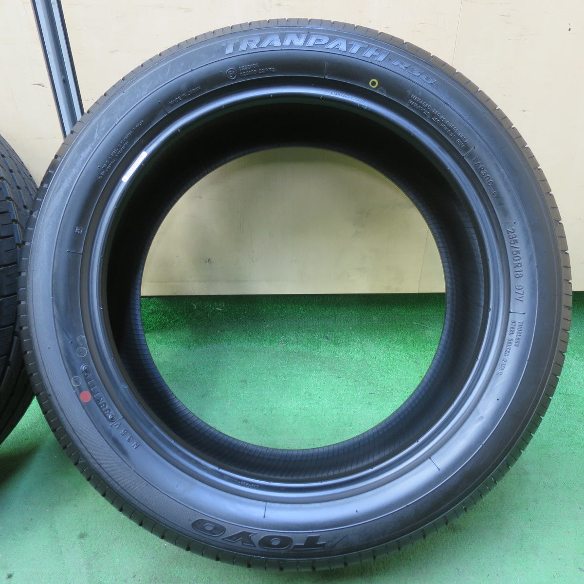 新車外し★235/50R18 トーヨー トランパス R30 タイヤ 18インチ アルファード ヴェルファイア 等★5061002イノタ