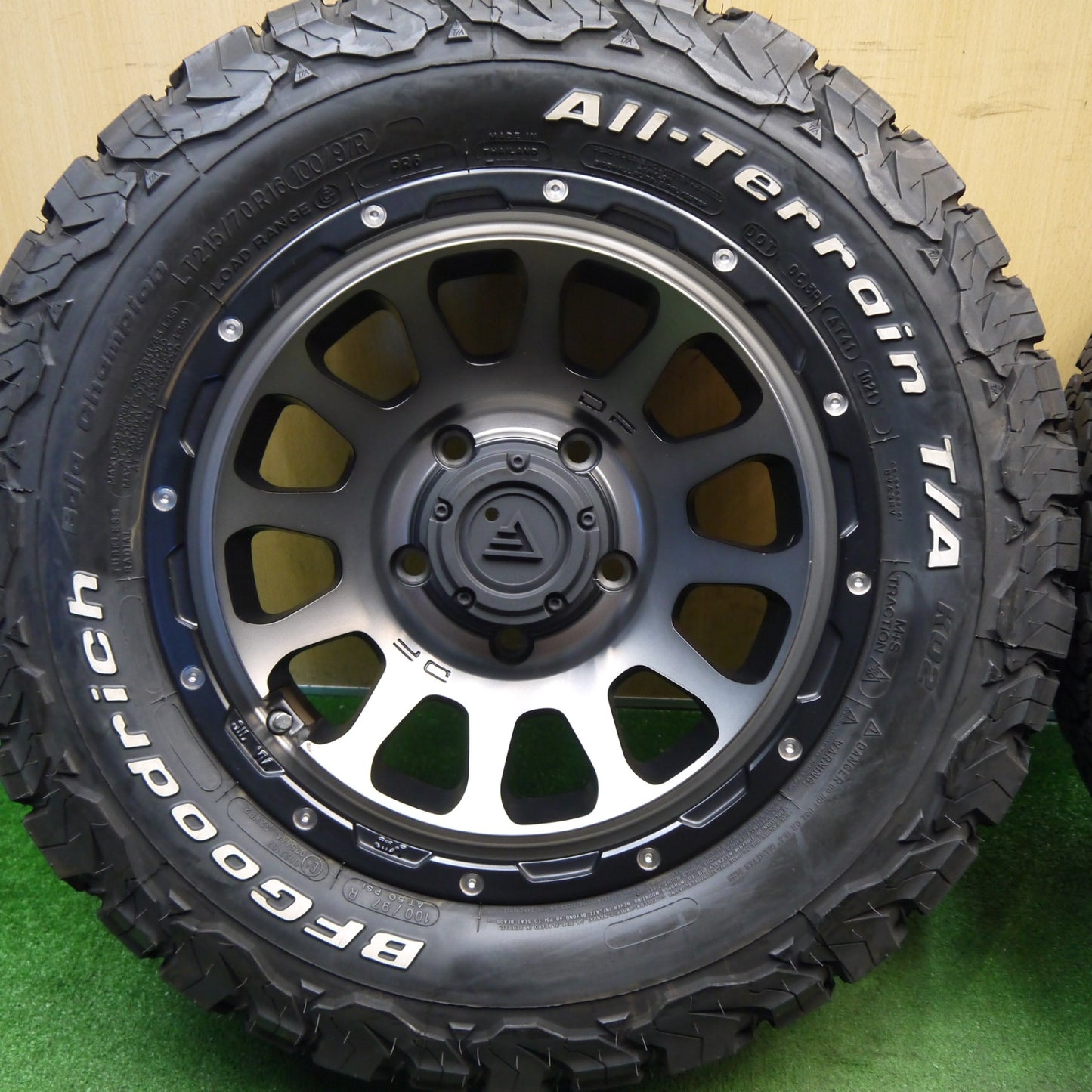 バリ溝！キレイ！9分！5本！スペア未使用★DELTA FORCE OVAL 215/70R16 100/97R BFグッドリッチ All-Terrain T/A KO2 16インチ デルタフォース オーバル PCD139.7/5H★6031106Hノ