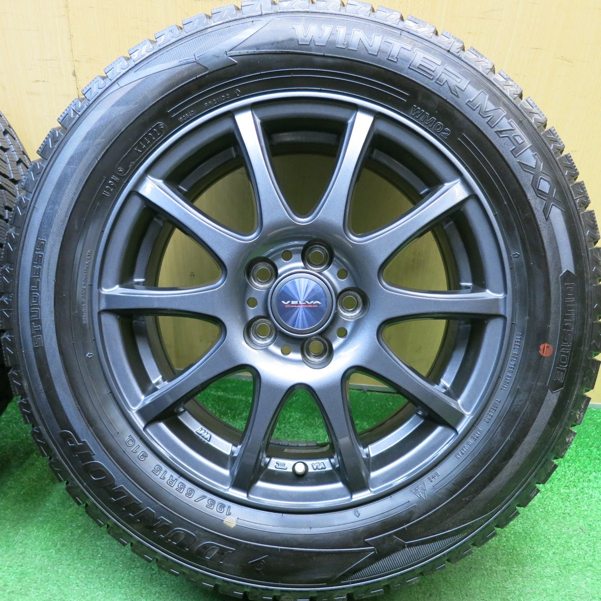 バリ溝！22年！キレイ！9.5分以上★プリウス 等 195/65R15 スタッドレス ダンロップ ウインターマックス WM02 VELVA CHARGE ヴェルヴァ 15インチ PCD100/5H★6012509HAス