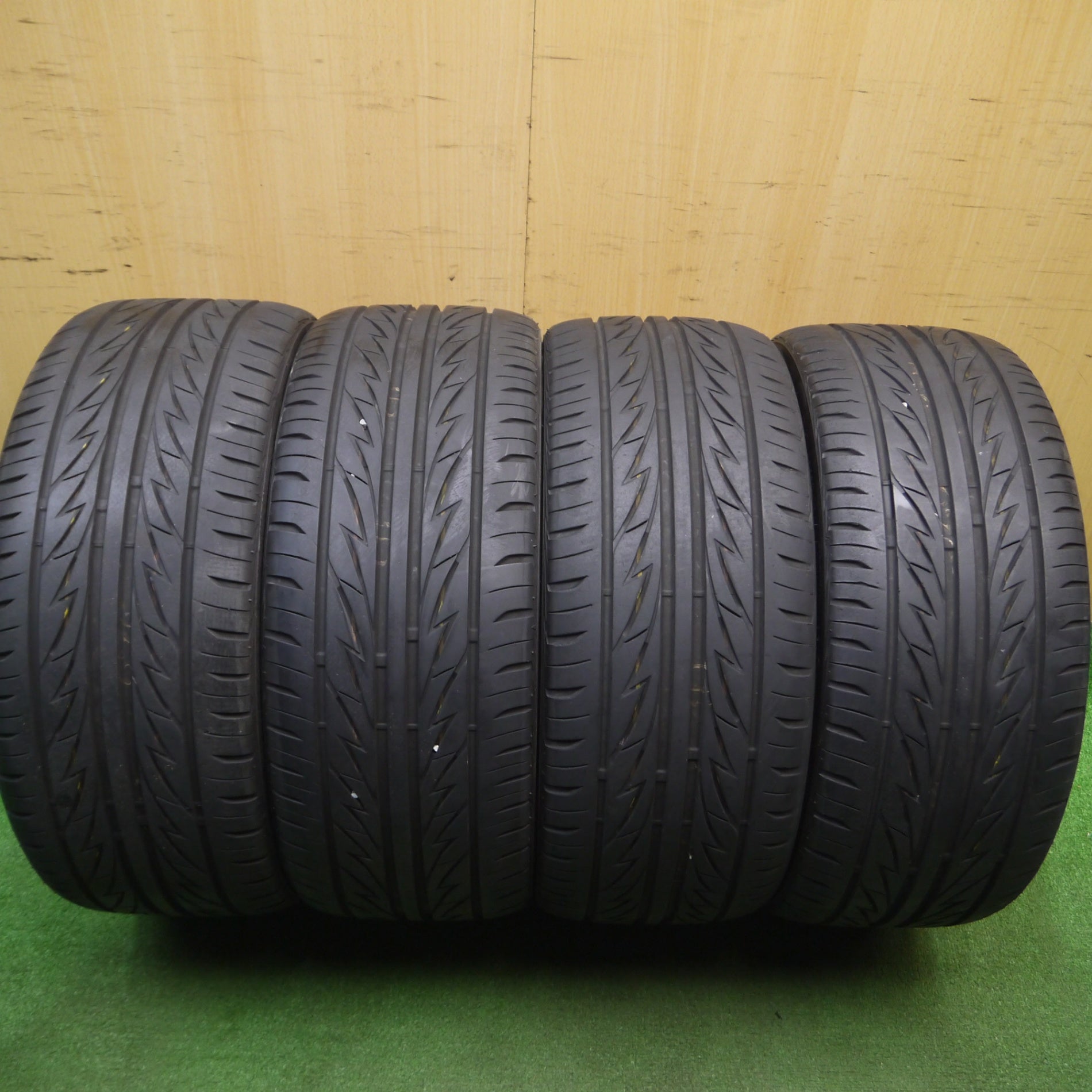 送料無料] バリ溝！キレイ！9分☆RACING SPARCO 215/35R18