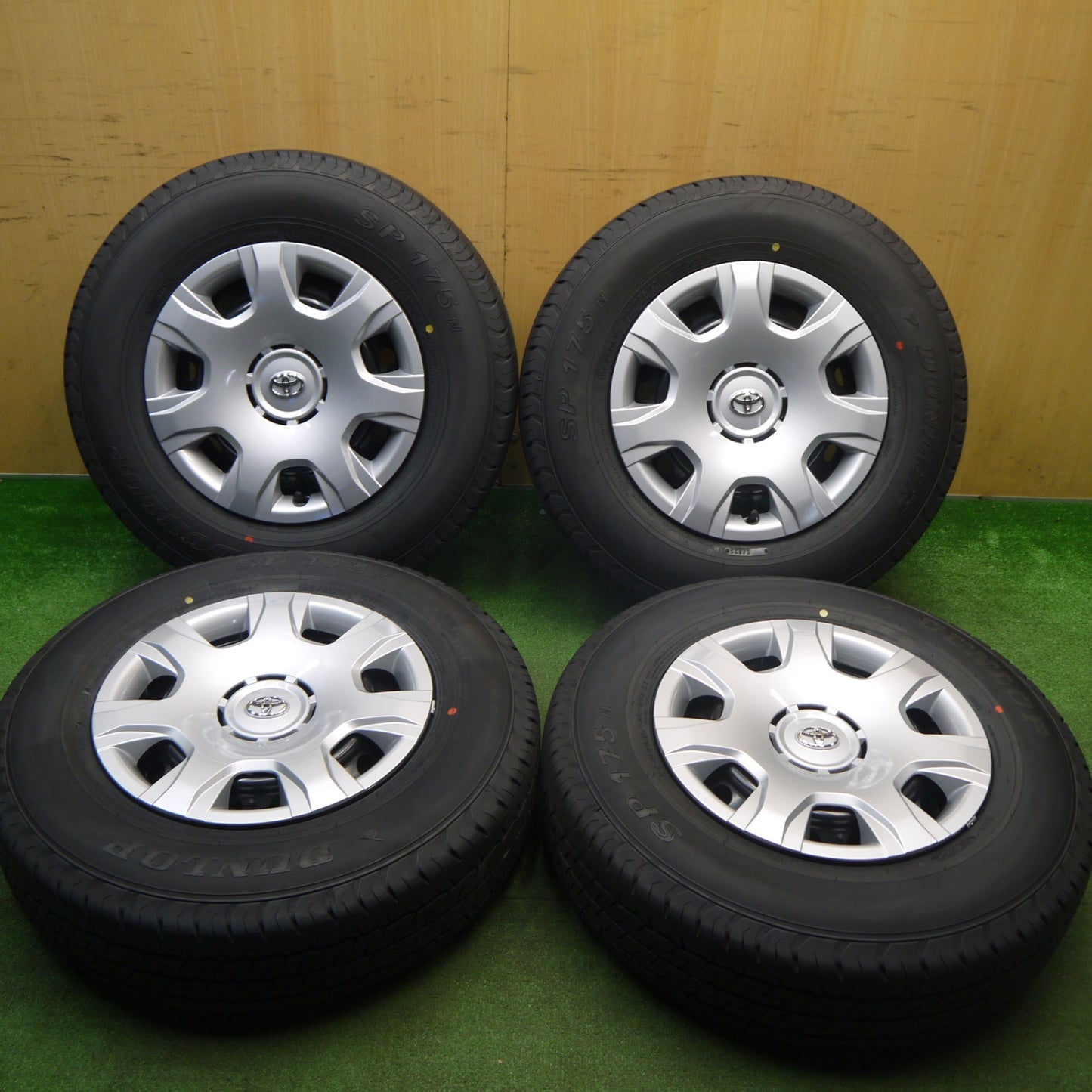 新車外し！25年★トヨタ 200系 ハイエース 純正 スチール 195/80R15 107/105S ダンロップ SP175N 15インチ PCD139.7/6H★6020912Hノ