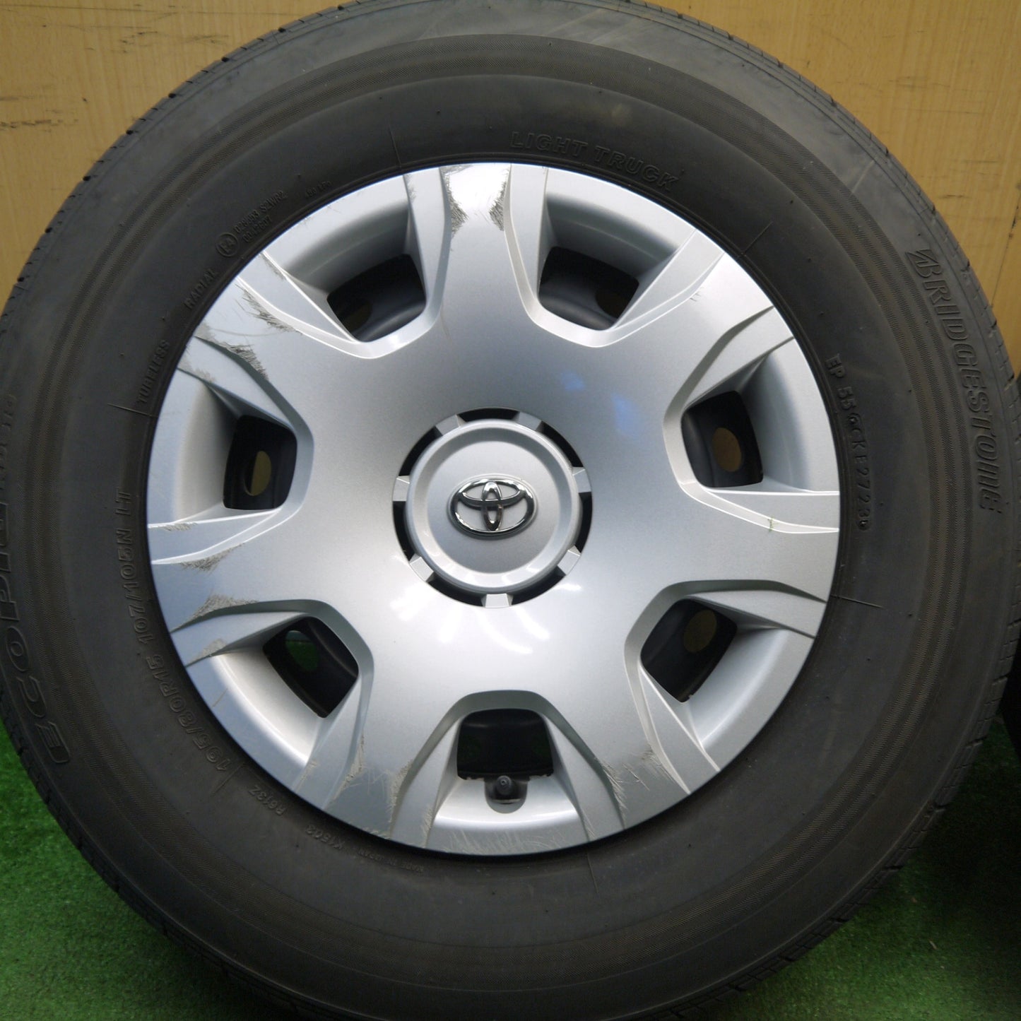 4本価格！23年★トヨタ 200系 ハイエース 純正 スチール 195/80R15 107/105N ブリヂストン エコピア RD613 15インチ PCD139.7/6H★6031802Hノ