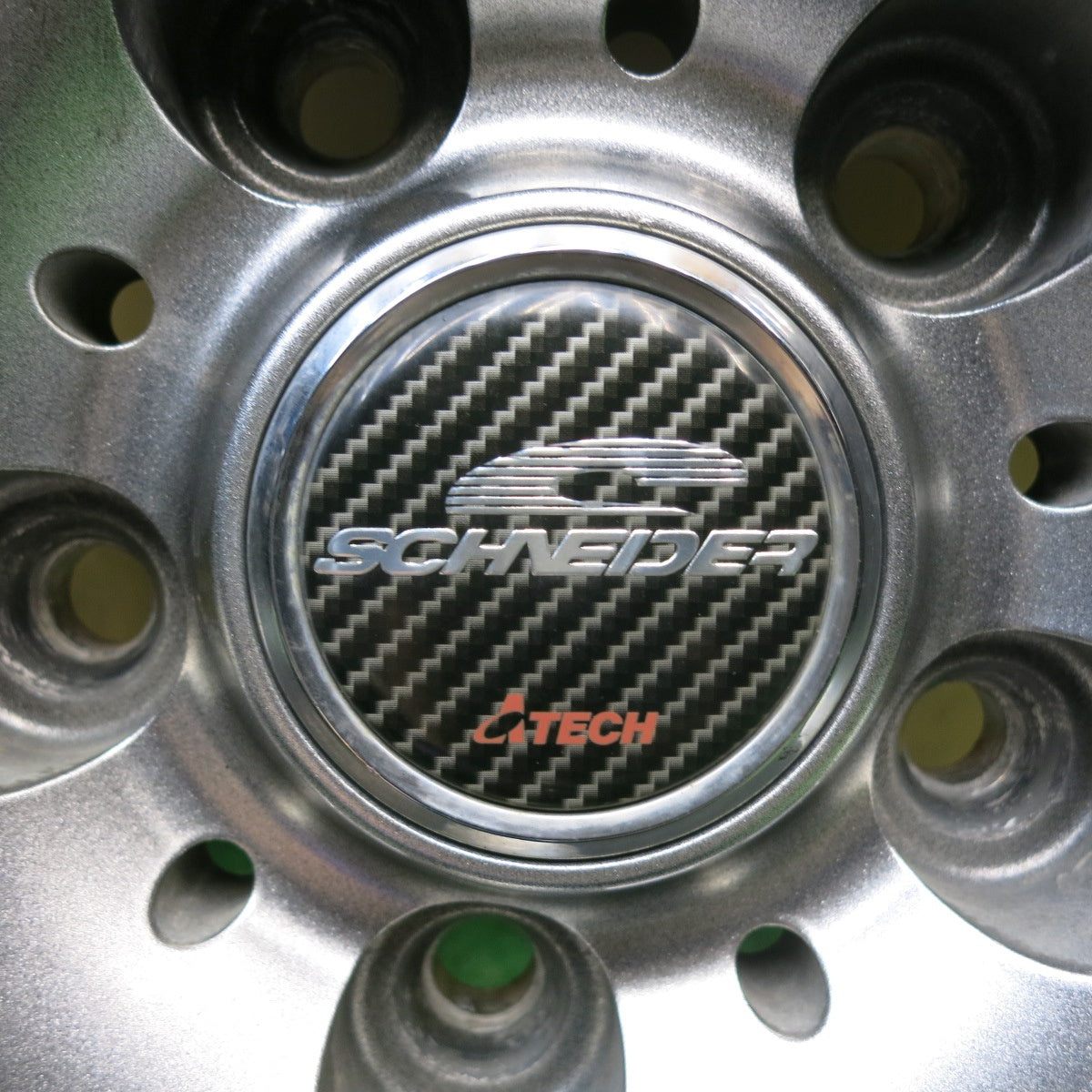 バリ溝！キレイ！8.5分◎スタッドレス 215/60R16 ヨコハマ アイスガード iG50 プラス SCHNEIDER ATECH シュナイダー 16インチ PCD114.3/5H◎6091306HAス