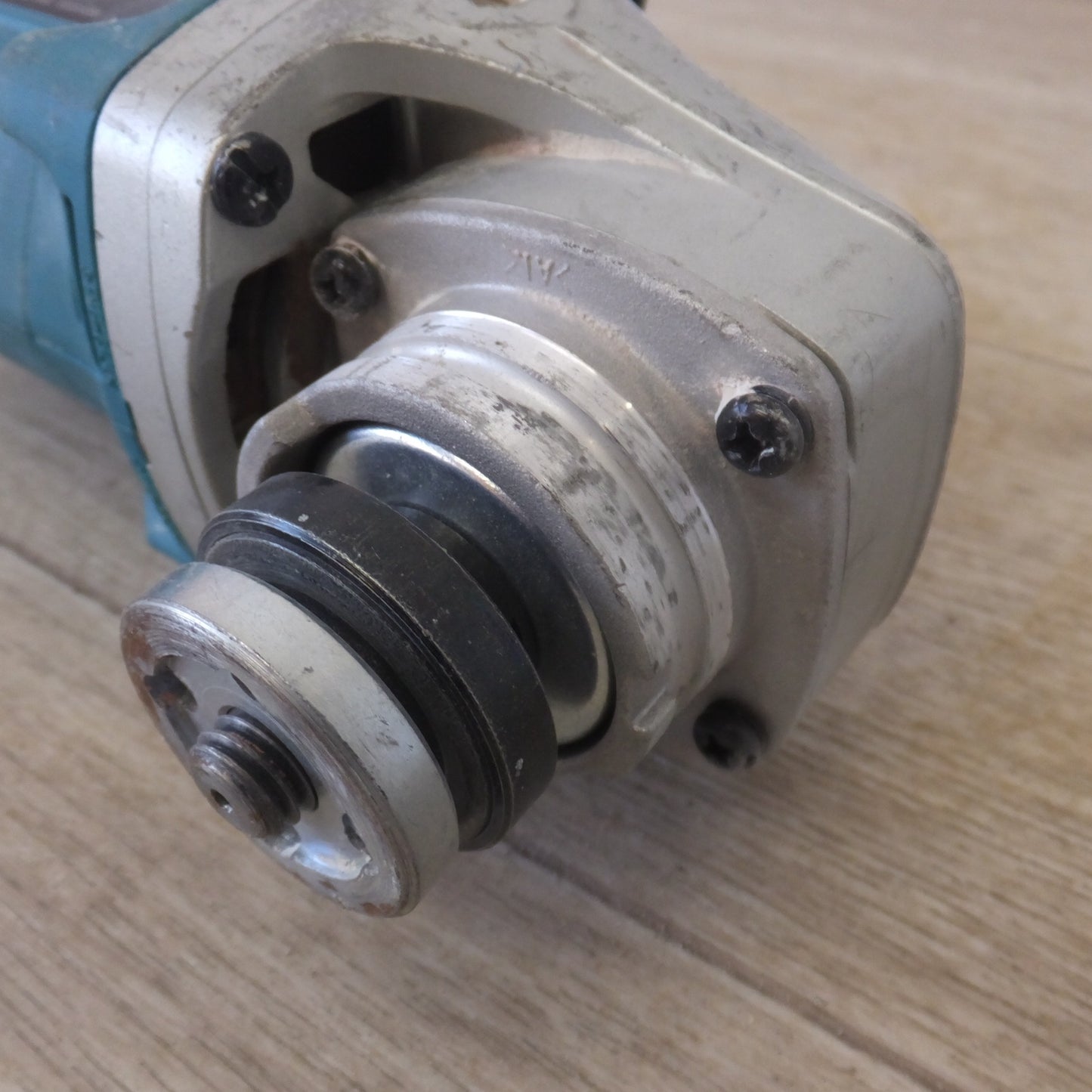 [送料無料] ★マキタ makita 100mm 充電式ディスクグラインダ GA404D 18V 本体のみ★