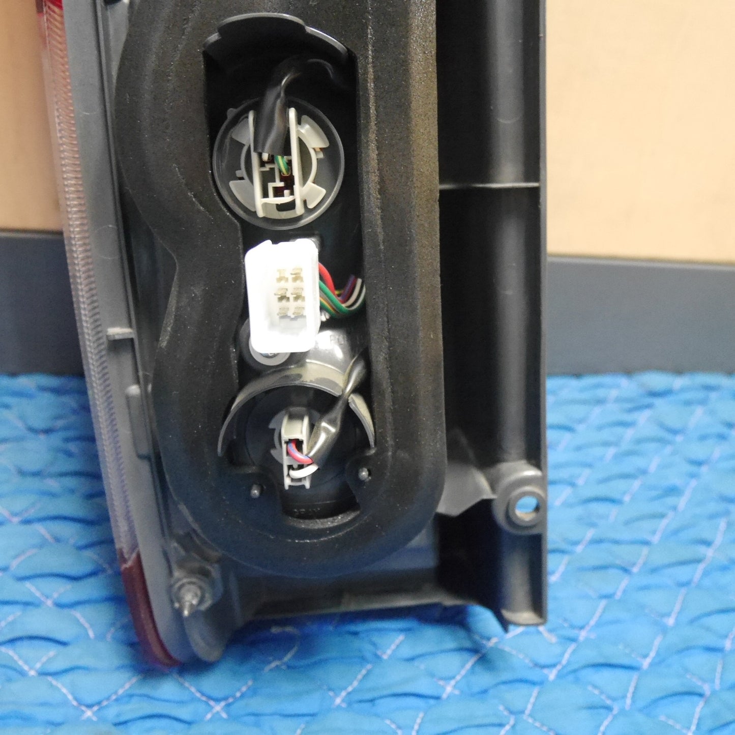 [送料無料] 左右セット！キレイ☆トヨタ 200系 ハイエース 4 5 6型 後期 純正 テールライト KOITO 26-140 ハロゲン テールランプ カー パーツ☆