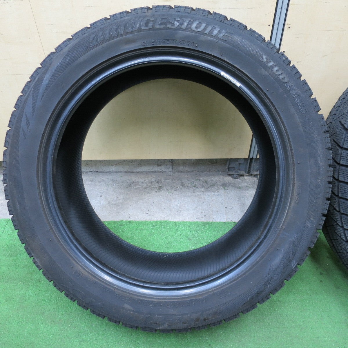 バリ溝！9.5分★スタッドレス 235/50R18 ブリヂストン ブリザック VRX タイヤ 18インチ アルファード ヴェルファイア 等★6022701NGスタ