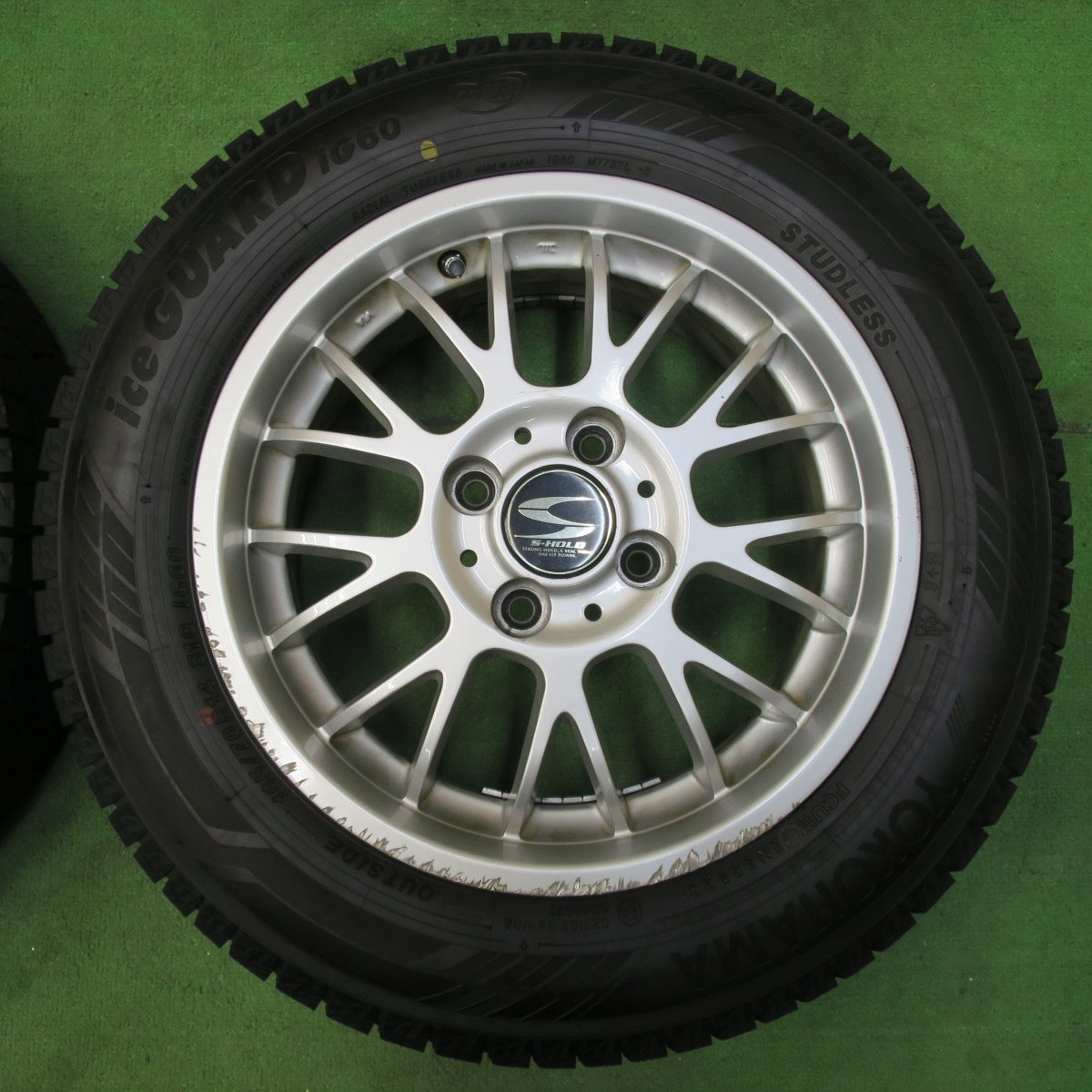 [送料無料] バリ溝！23年！ほぼ10分★スタッドレス 165/70R14 ヨコハマ アイスガード iG60 S-HOLD 14インチ PCD100/4H★4112207イス