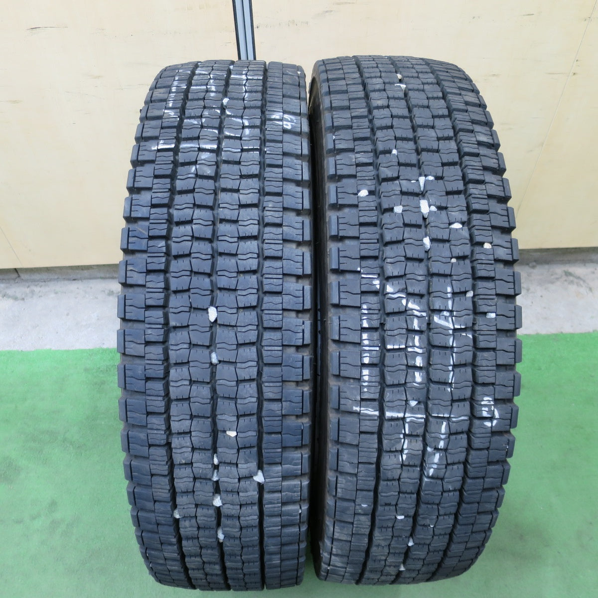 バリ溝！23年！9分！2本◎トラック タイヤ 225/80R17.5 123/122L スタッドレス ダンロップ デクテス SP001 DECTES 17.5インチ◎6100604NGスタ