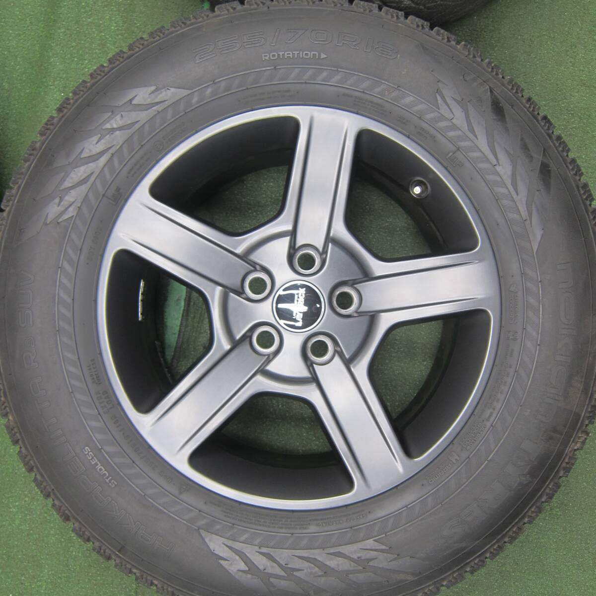 バリ溝 20年 綺麗 9分★ランドローバー ディフェンダー 純正 255/70R18 スタッドレス ノキアン R3 SUV PCD120/5H★4041605TNス