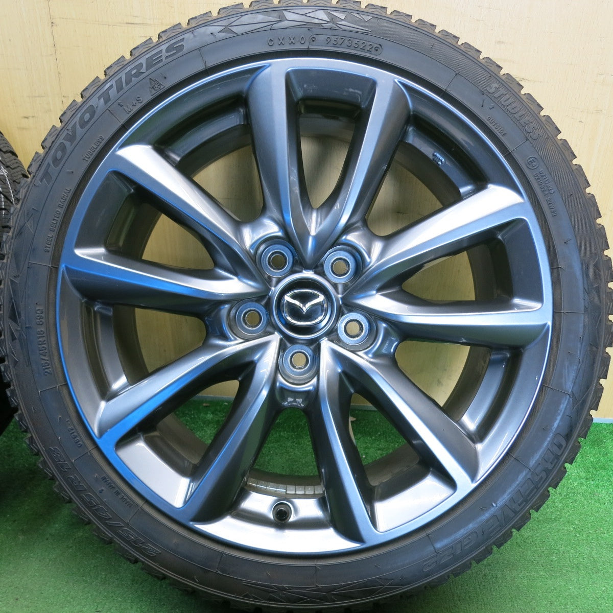 バリ溝！22年！キレイ！9分◎マツダ3 ファストバック 純正 215/45R18 スタッドレス トーヨー オブザーブ GIZ2 18インチ PCD114.3/5H◎6061403HAス