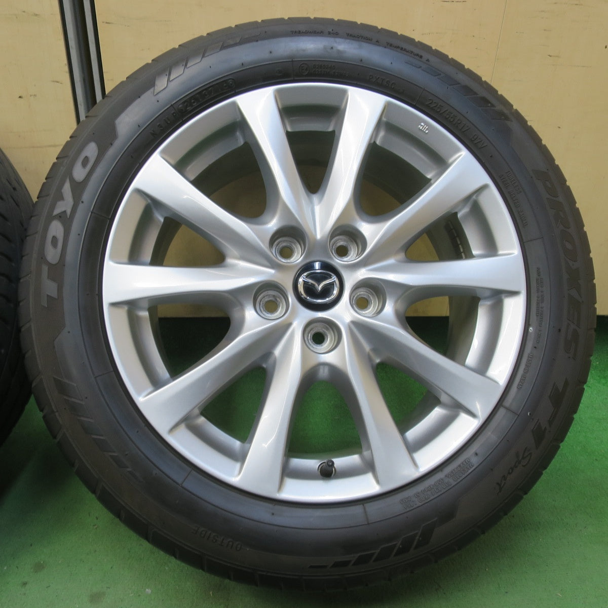 バリ溝！キレイ！9.5分★マツダ アテンザ 純正 225/55R17 トーヨー プロクセス T1 Sport 17インチ PCD114.3/5H★6022601イノ