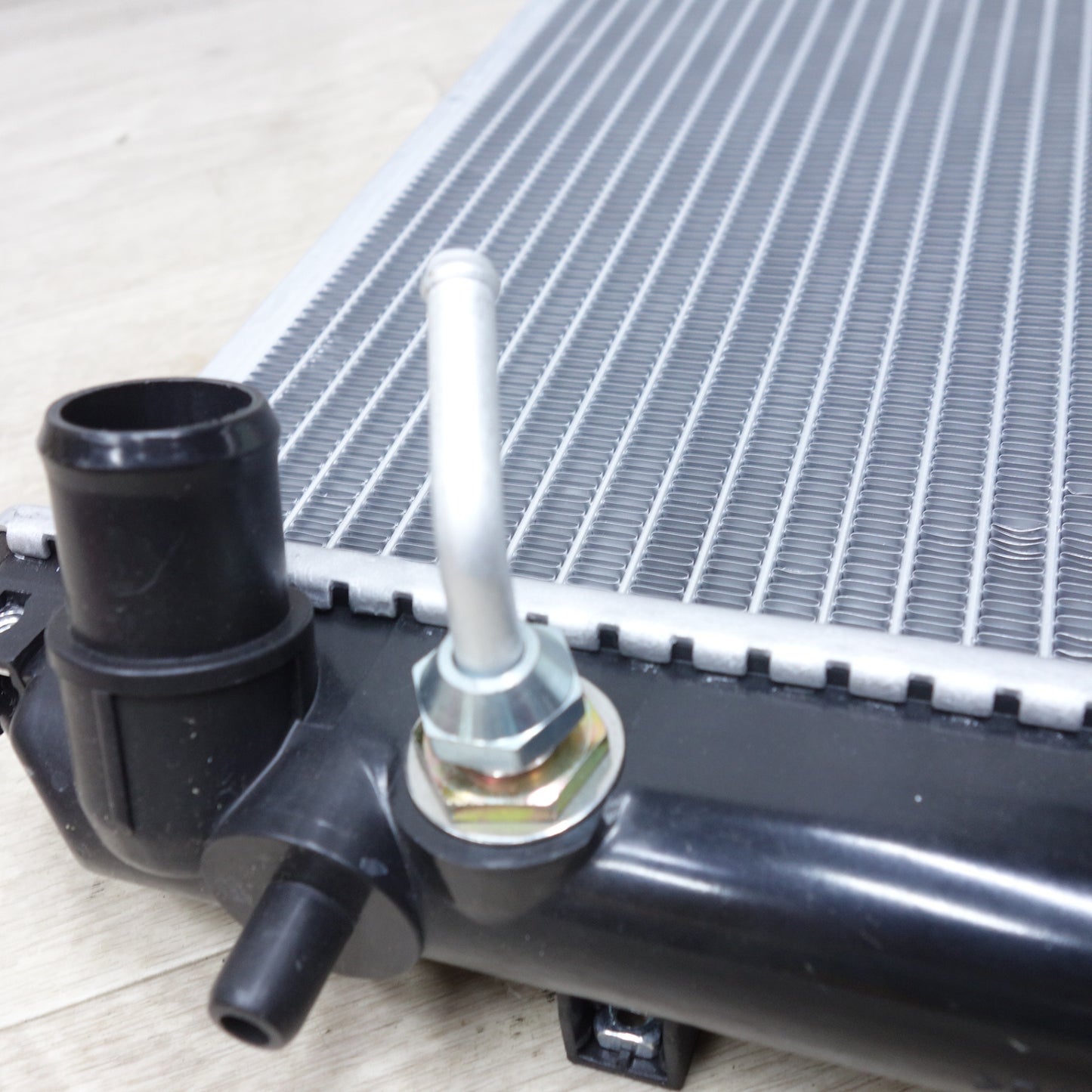 [送料無料] ほぼ未使用◆スズキ ワゴンR 用 ラジエーター PA66-GF30 メーカー 不明 カー パーツ◆