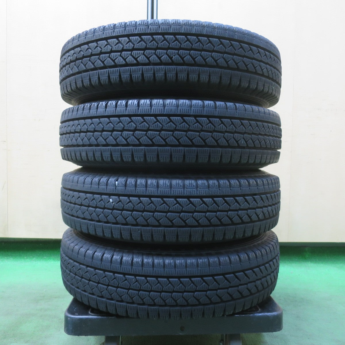 バリ溝！9.5分★スタッドレス 145R12 LT 6PR ブリヂストン ブリザック VL1 ECO FORME エコフォルム 12インチ PCD100/4H★6010906イス