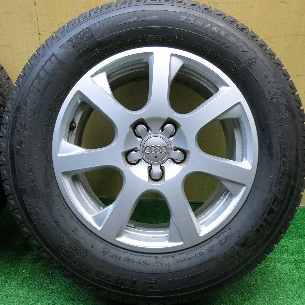 バリ溝！9分★アウディ Q5 純正 235/65R17 ミシュラン LATITUDE X-ICE XI2 17インチ PCD112/5H★5102312HAス