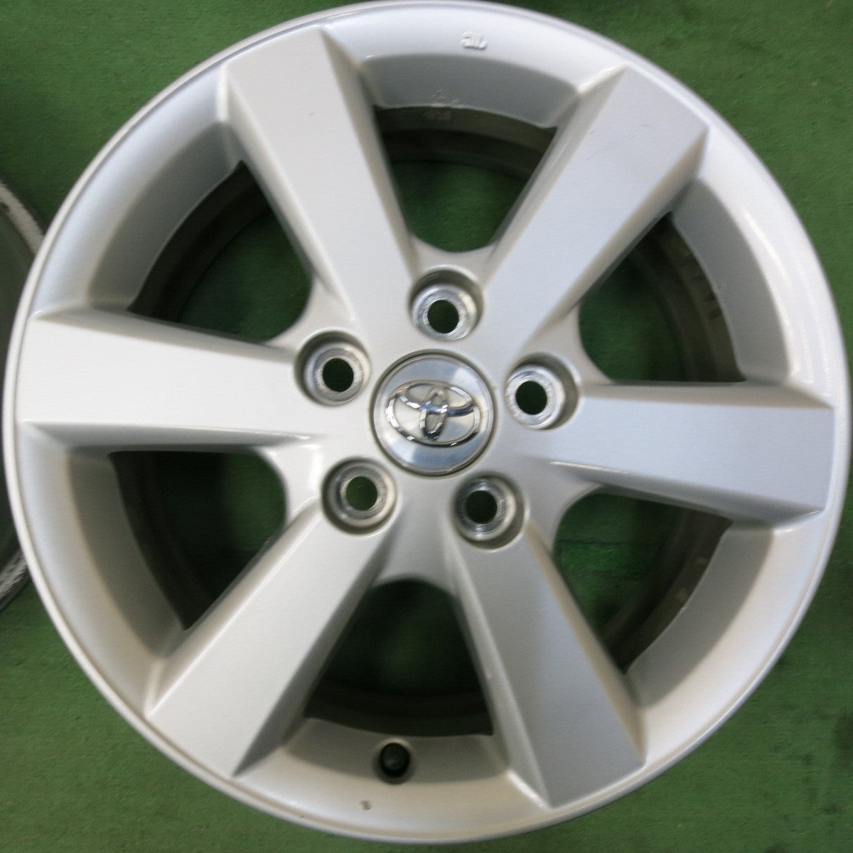 4本価格★トヨタ アイシス 純正 ホイール 16インチ 16×6.5JJ PCD114.3/5H★5031206SYホ