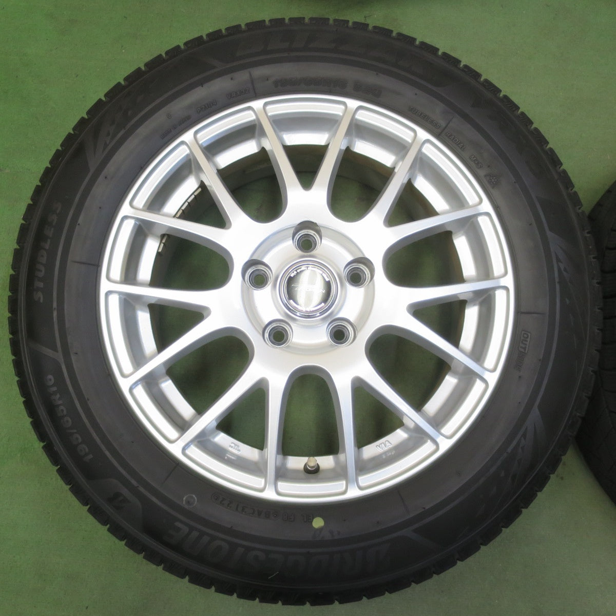キレイ！22年◎スタッドレス 195/65R16 ブリヂストン ブリザック VRX3 TOPRUN トップラン 16インチ PCD114.3/5H◎6080605イス